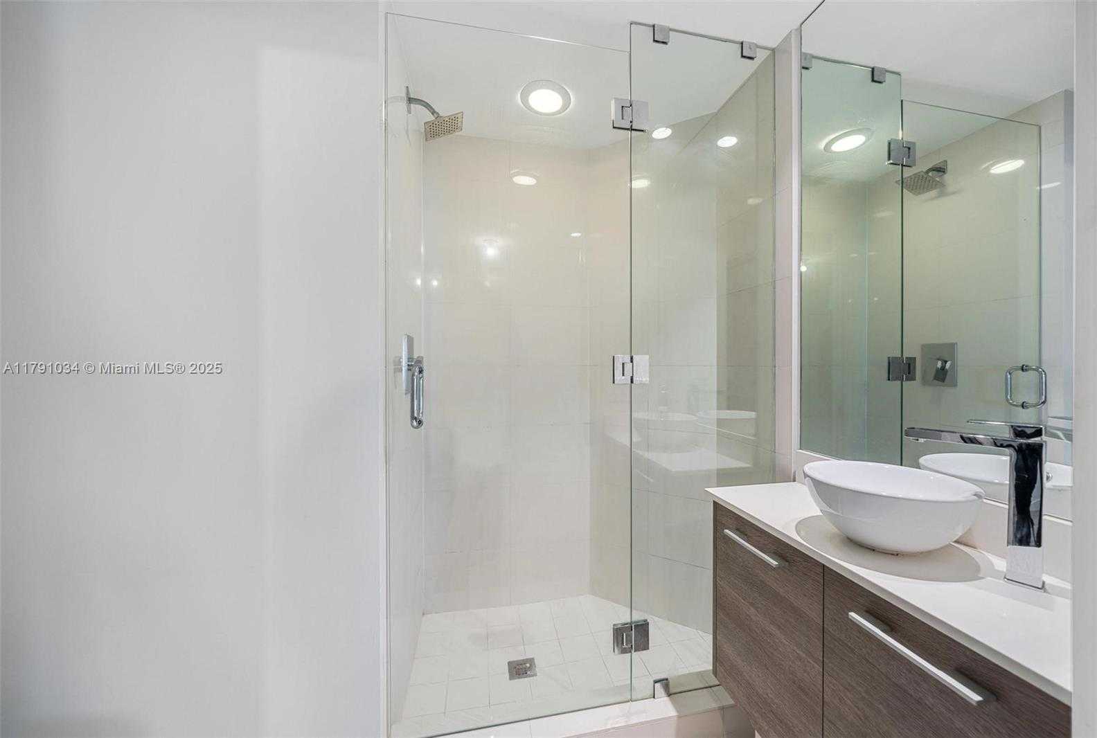 Small Image of 650 NORTH EAST 32ND ST #4407, Miami Number 19