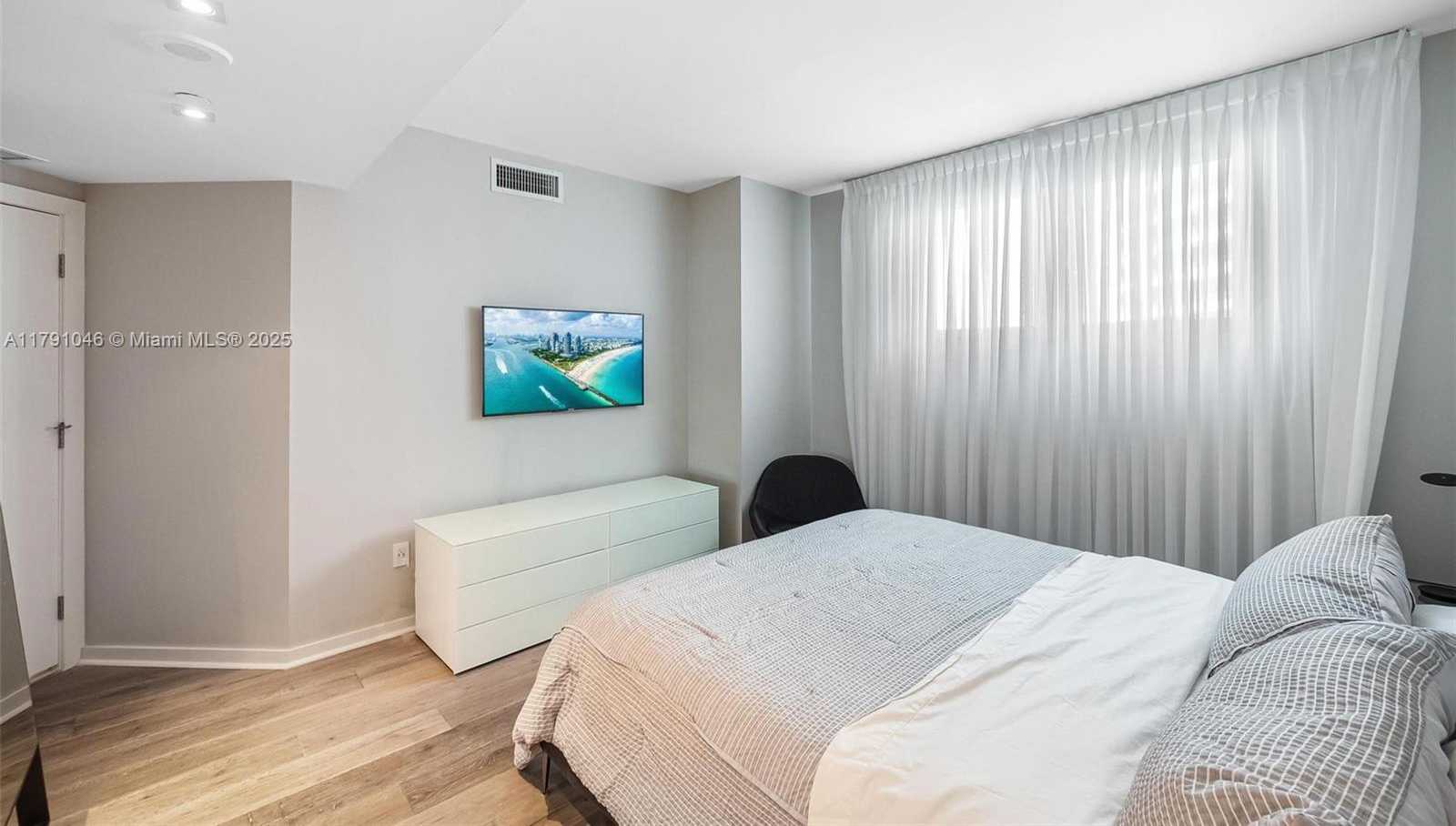 Small Image of 1331 BRICKELL BAY DR #3711, Miami Number 37