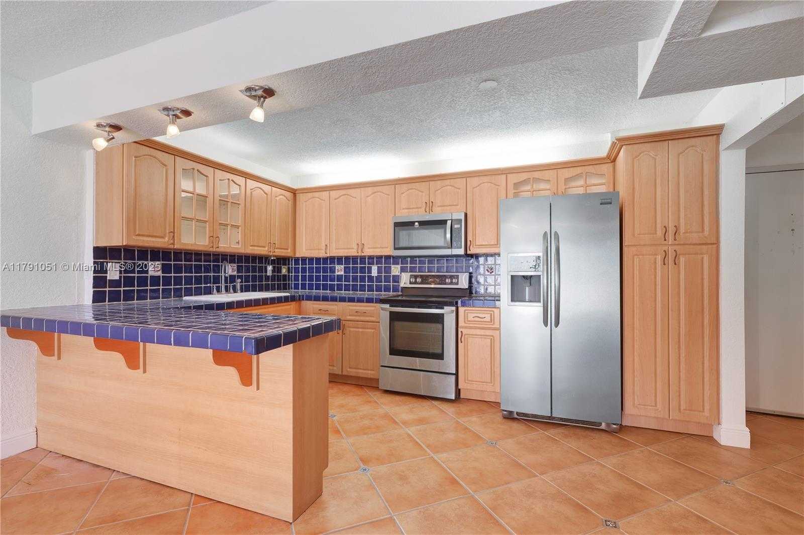 Small Image of 6801 INDIAN CREEK DR #602, Miami Beach Number 10