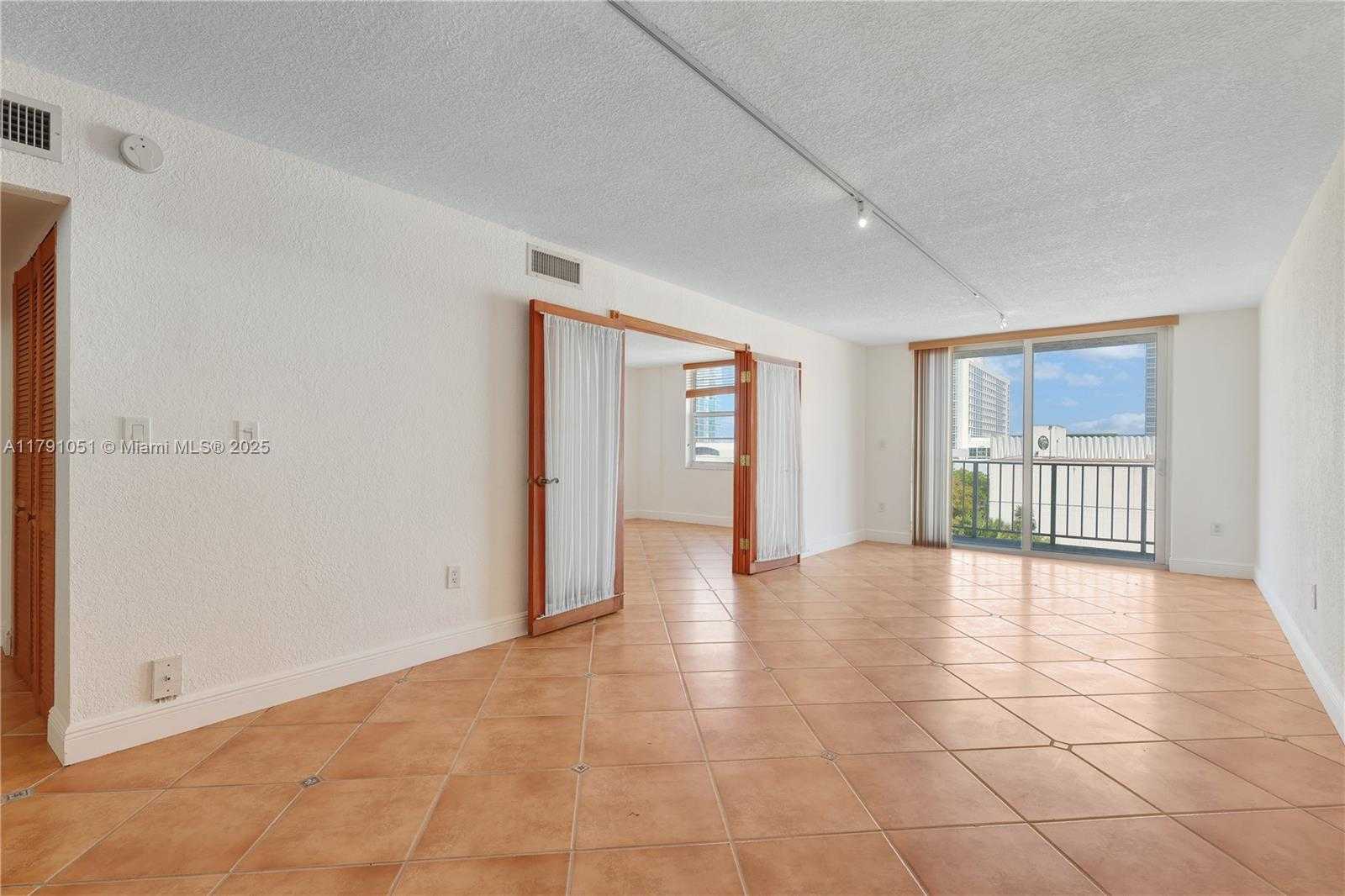 Small Image of 6801 INDIAN CREEK DR #602, Miami Beach Number 13