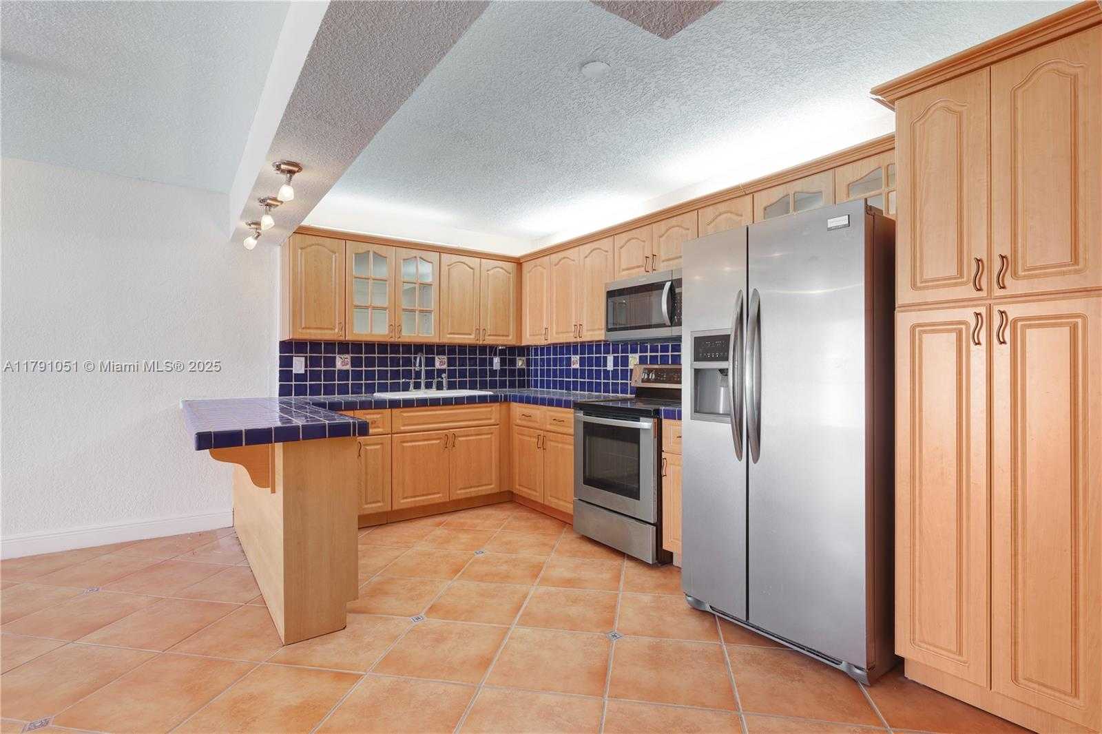 Small Image of 6801 INDIAN CREEK DR #602, Miami Beach Number 2