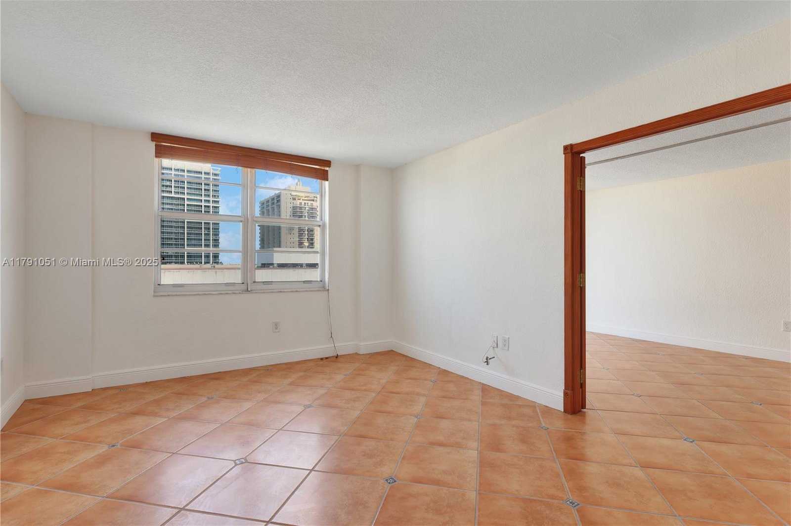 Small Image of 6801 INDIAN CREEK DR #602, Miami Beach Number 3