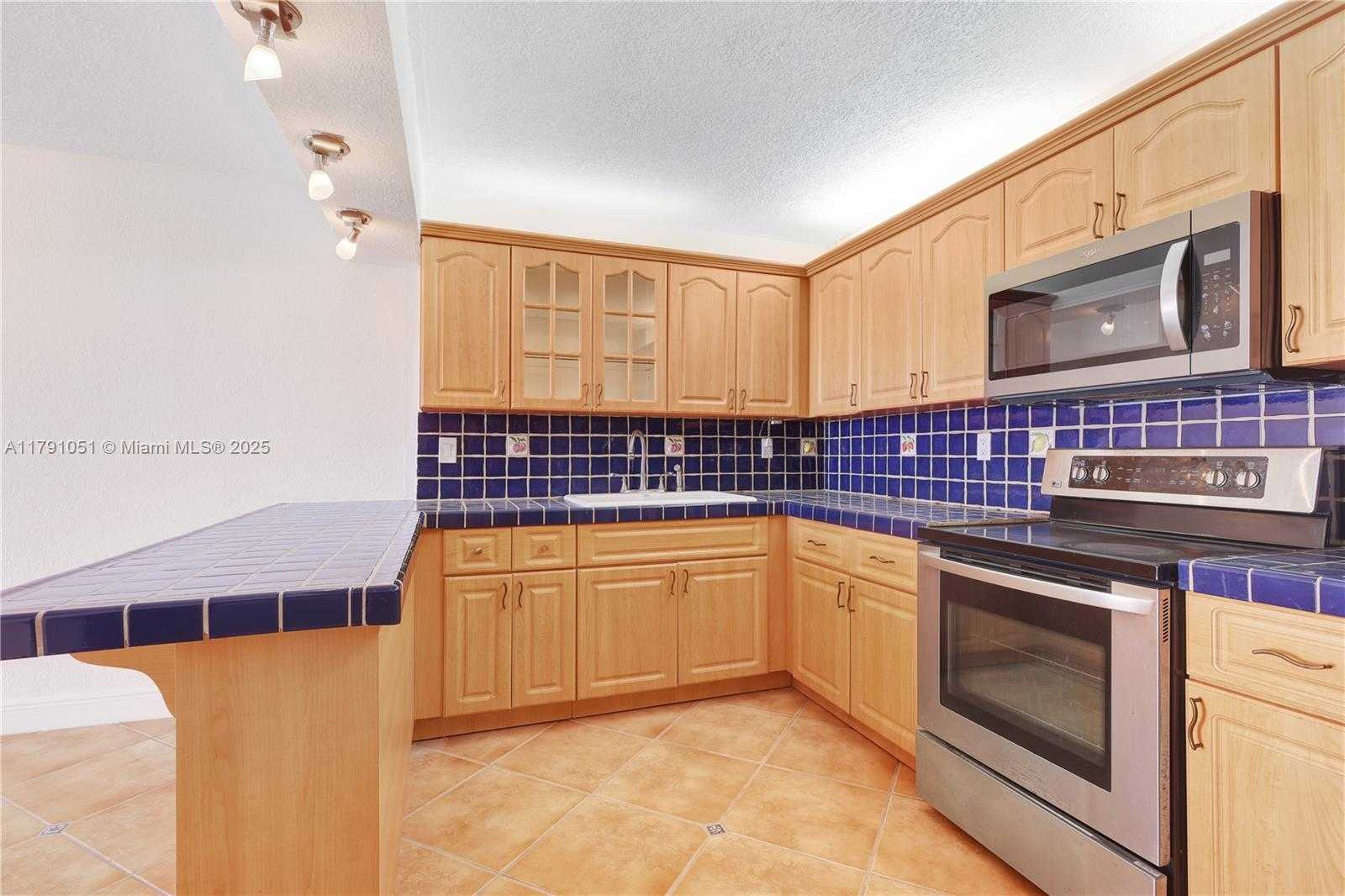 Small Image of 6801 INDIAN CREEK DR #602, Miami Beach Number 9