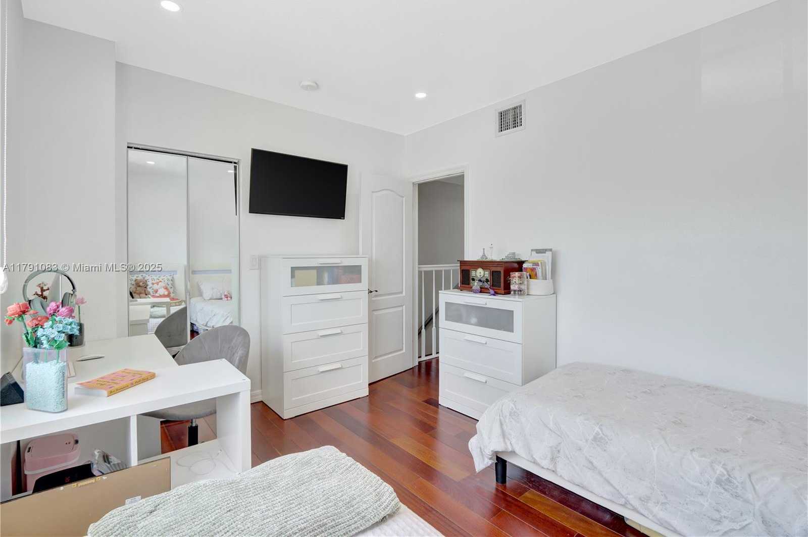 Small Image of 16922 SOUTH WEST 138TH CT, Miami Number 6