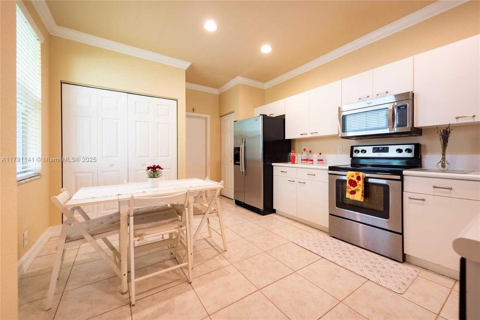 Small Image of 2475 CORDOBA BND, Weston Number 10