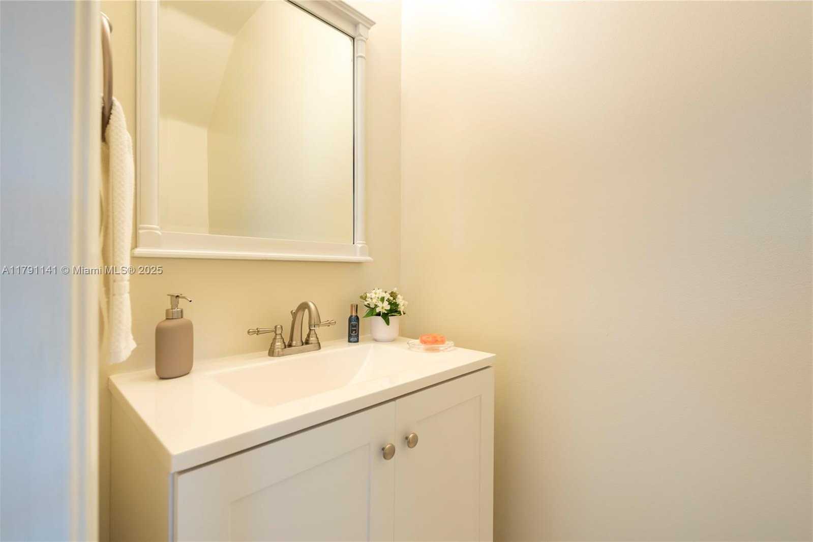 Small Image of 2475 CORDOBA BND, Weston Number 6