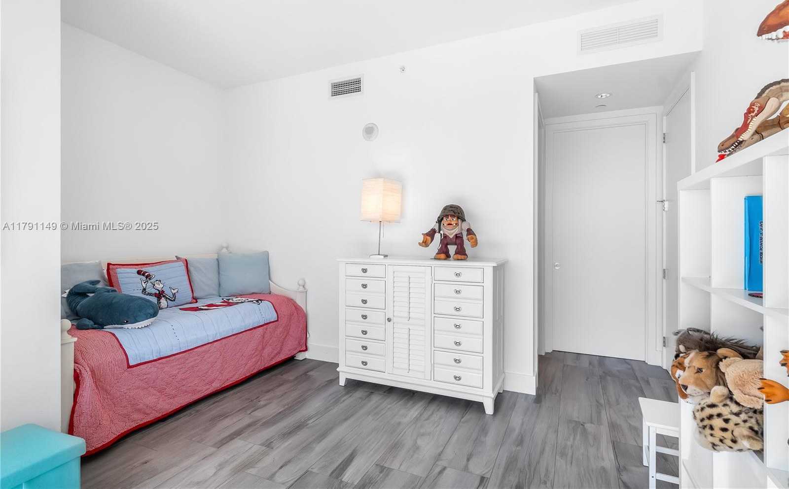 Small Image of 10201 COLLINS AVE #605, Bal Harbour Number 17