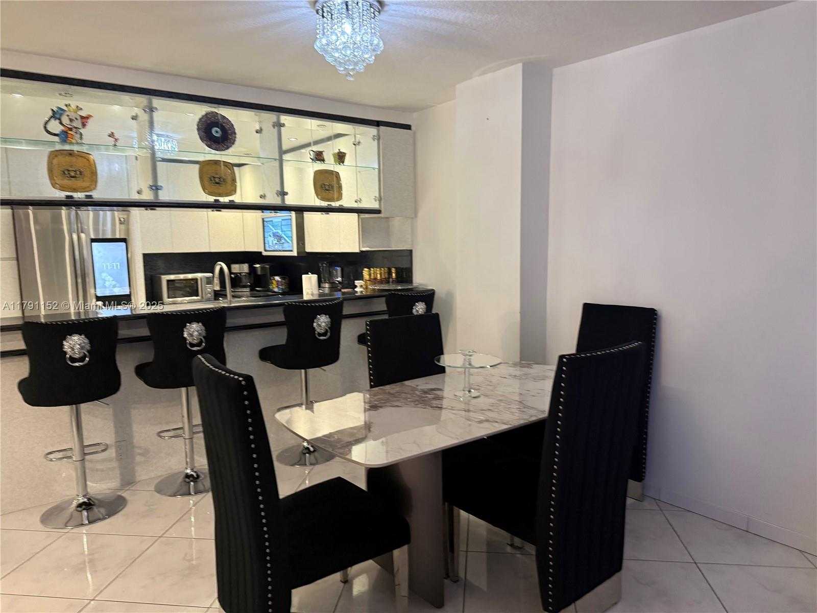 Small Image of 427 GOLDEN ISLES DR #12D, Hallandale Beach Number 3