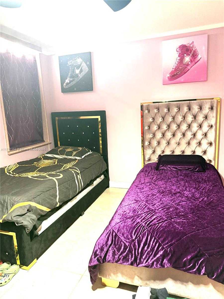 Small Image of 427 GOLDEN ISLES DR #12D, Hallandale Beach Number 5