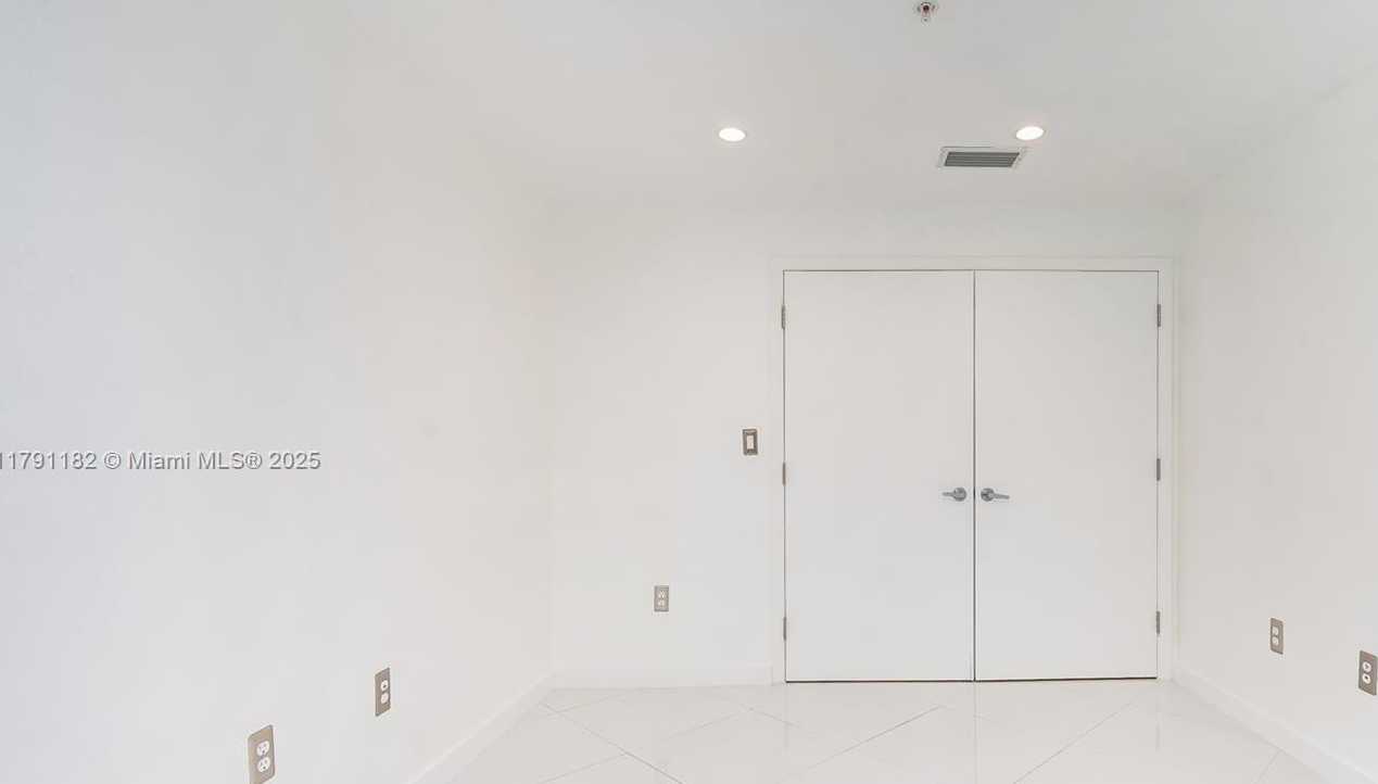 Small Image of 1900 NORTH BAYSHORE DR #2816, Miami Number 12