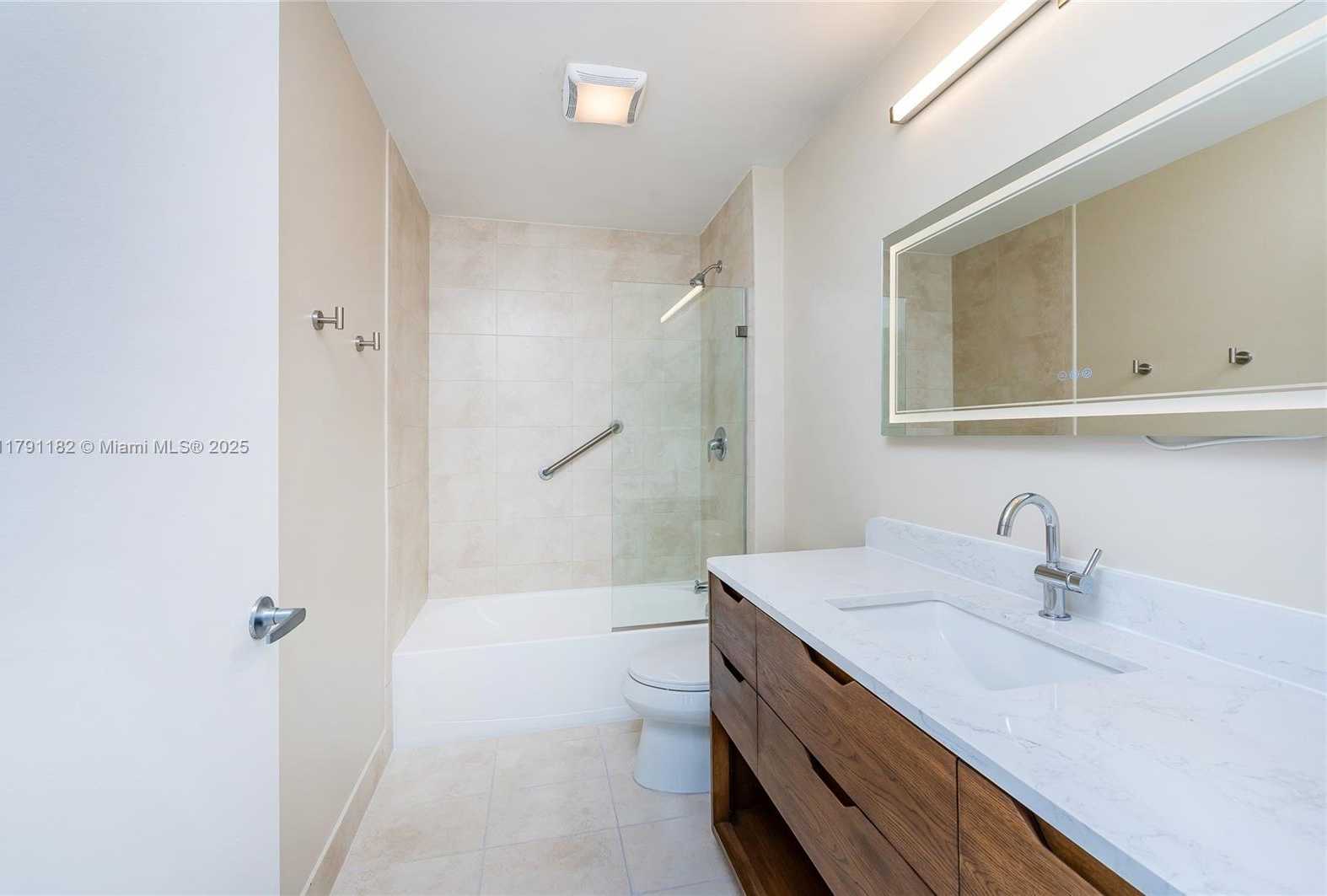 Small Image of 1900 NORTH BAYSHORE DR #2816, Miami Number 17