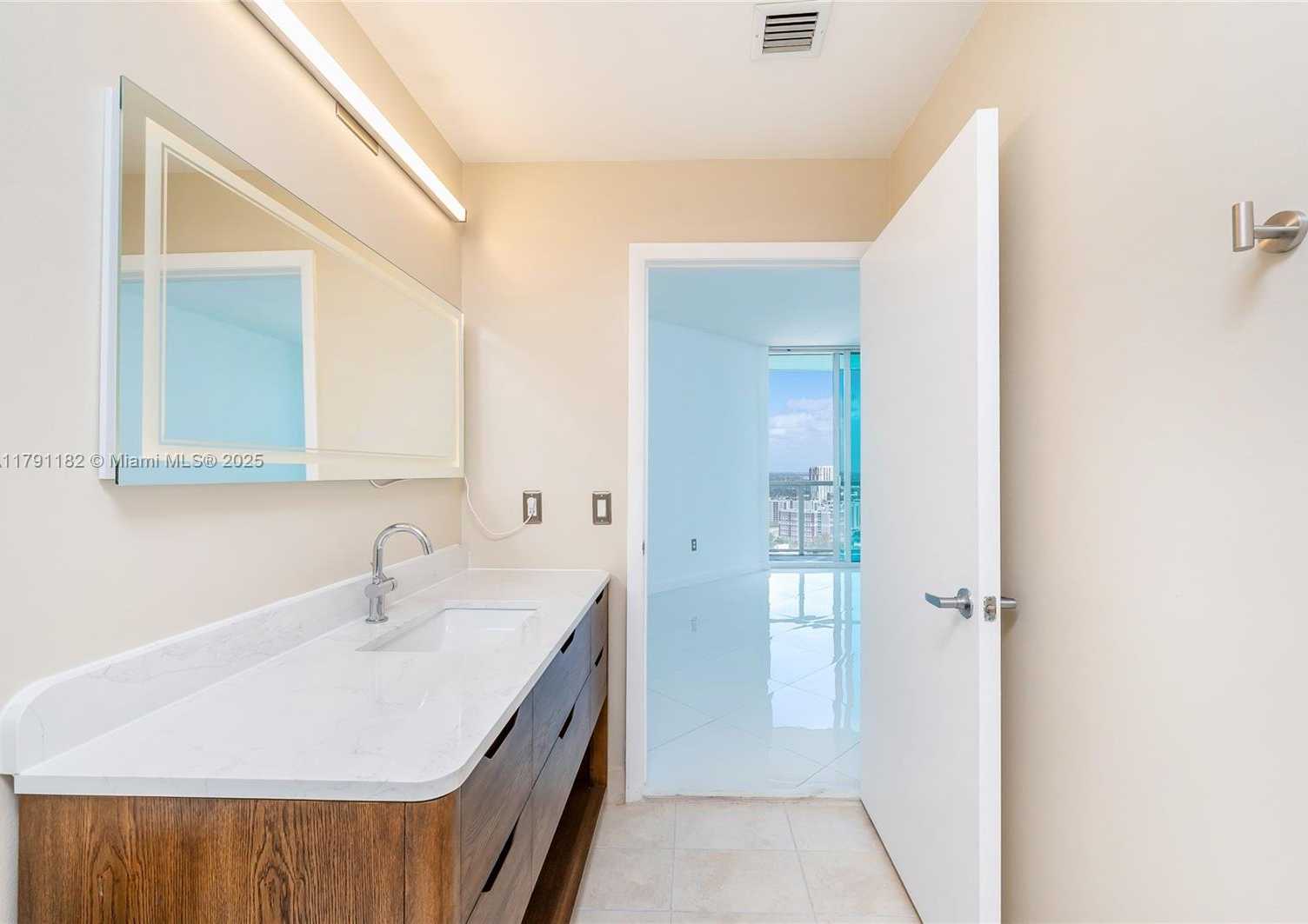 Small Image of 1900 NORTH BAYSHORE DR #2816, Miami Number 18