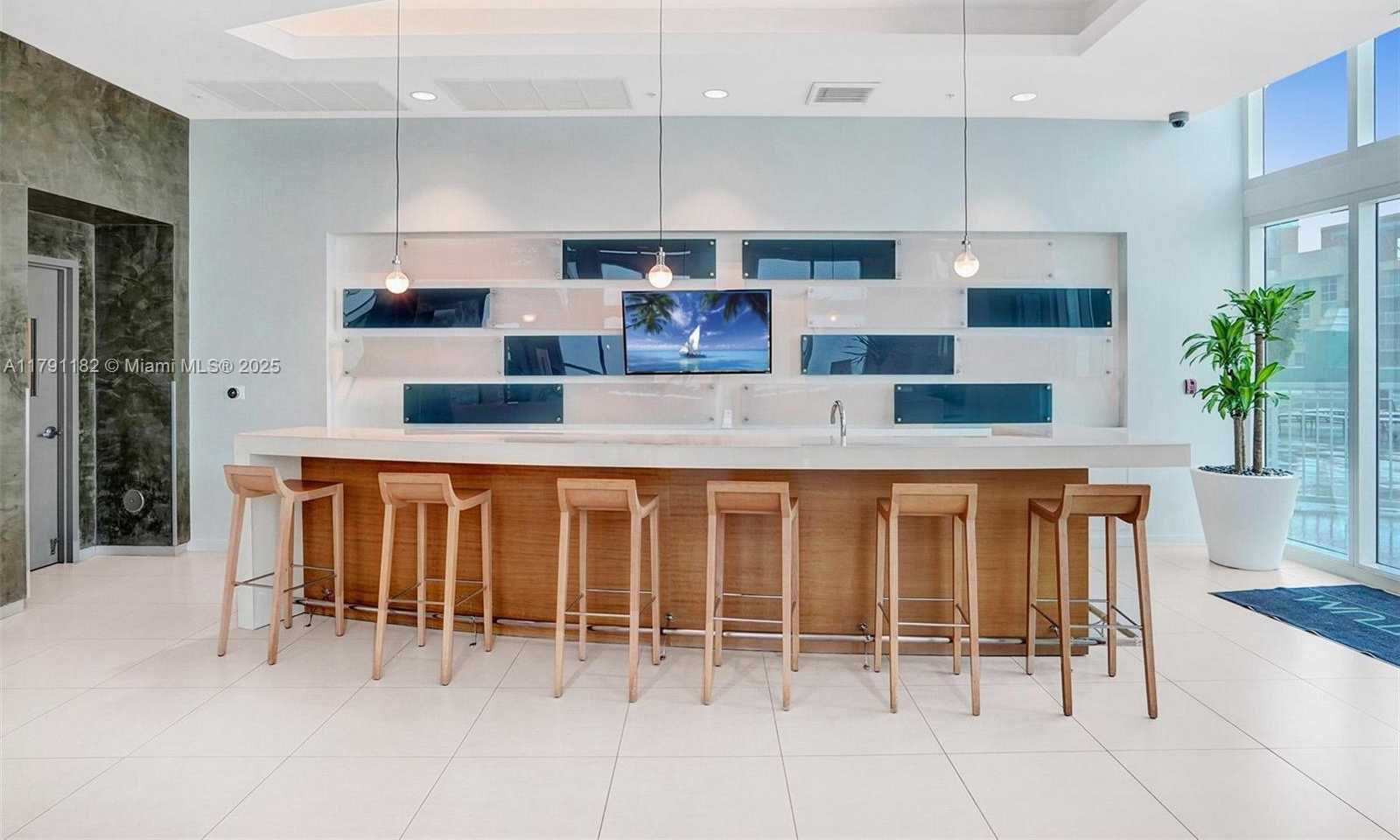 Small Image of 1900 NORTH BAYSHORE DR #2816, Miami Number 31