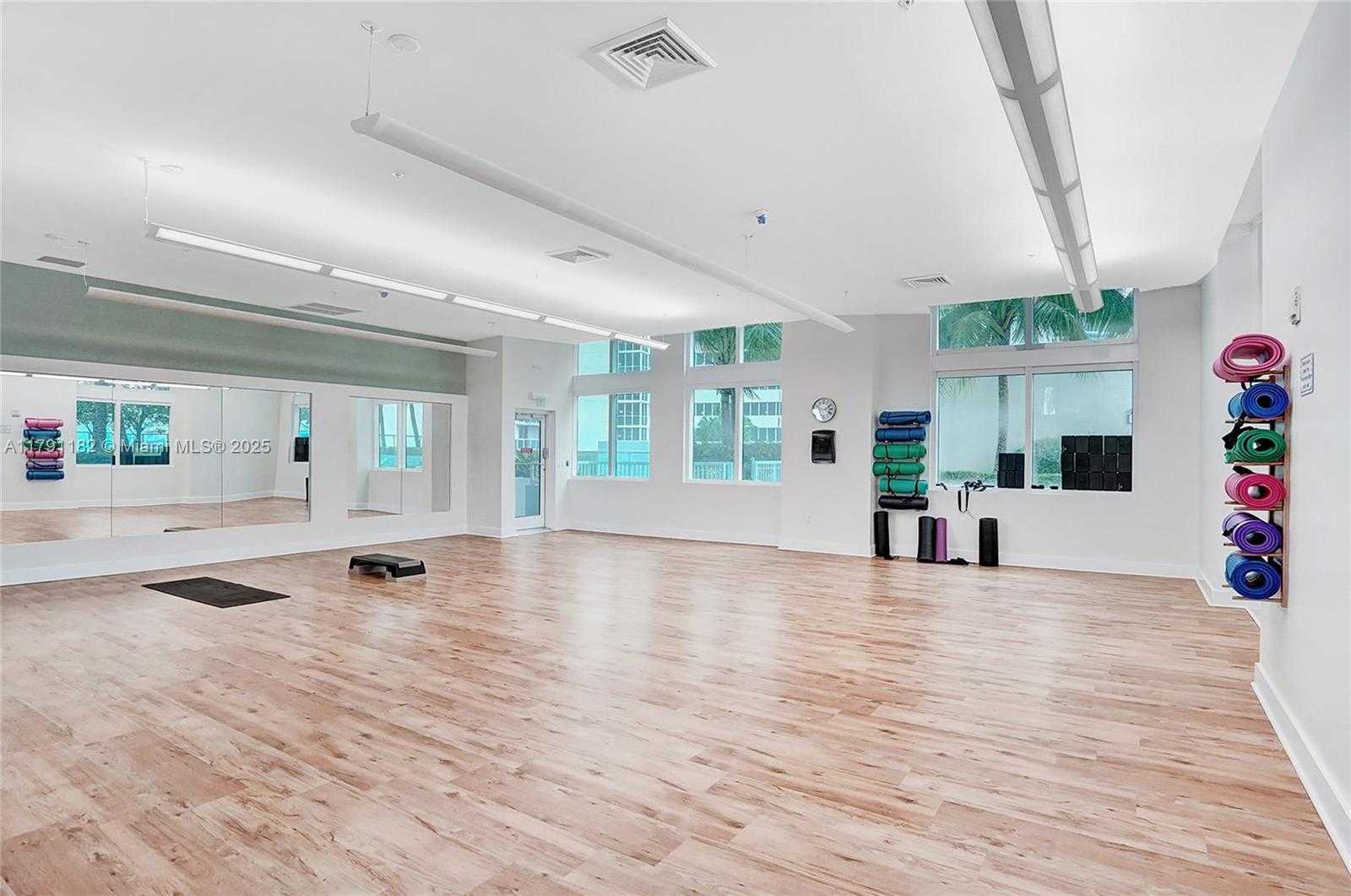 Small Image of 1900 NORTH BAYSHORE DR #2816, Miami Number 36