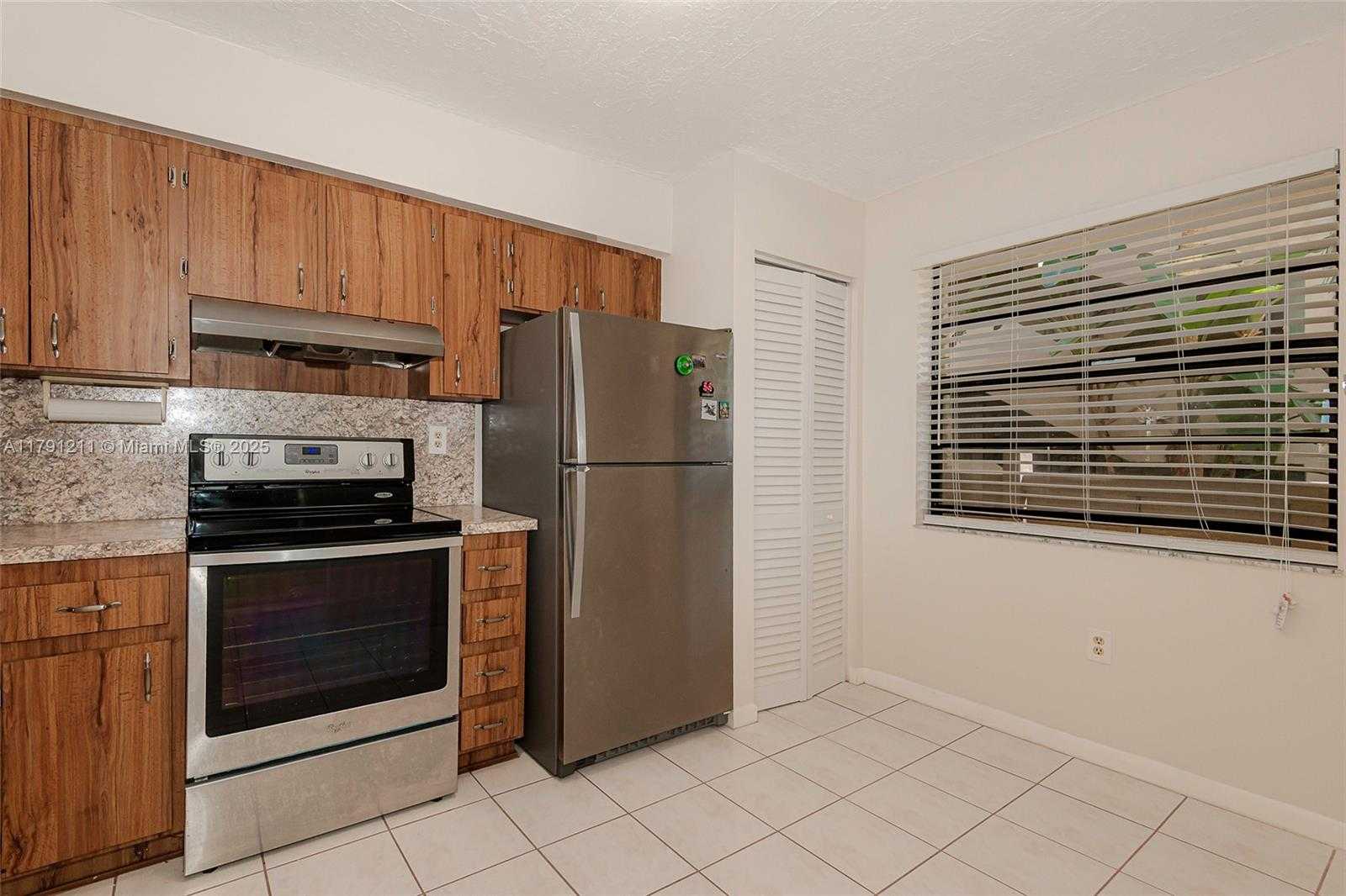 Small Image of 1100 COLONY POINT CIR #208, Pembroke Pines Number 10