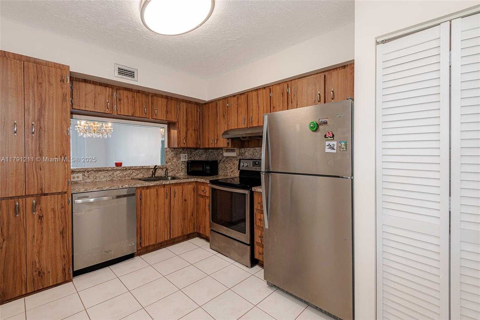 Small Image of 1100 COLONY POINT CIR #208, Pembroke Pines Number 12