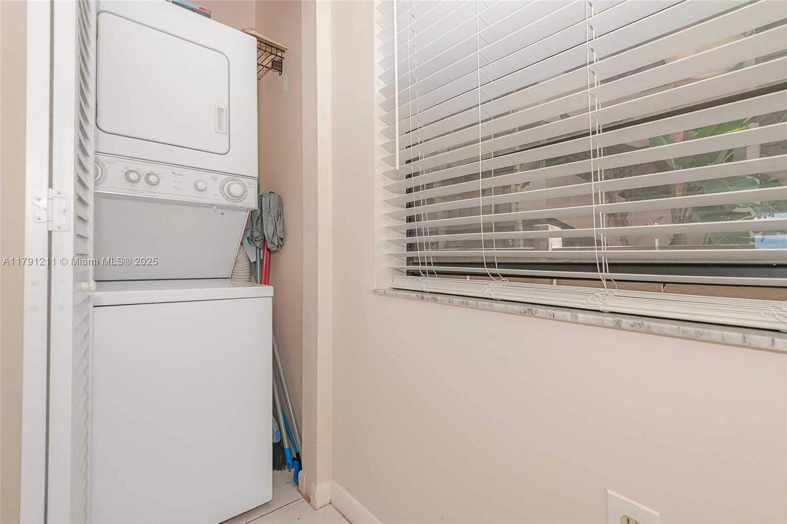 Small Image of 1100 COLONY POINT CIR #208, Pembroke Pines Number 13