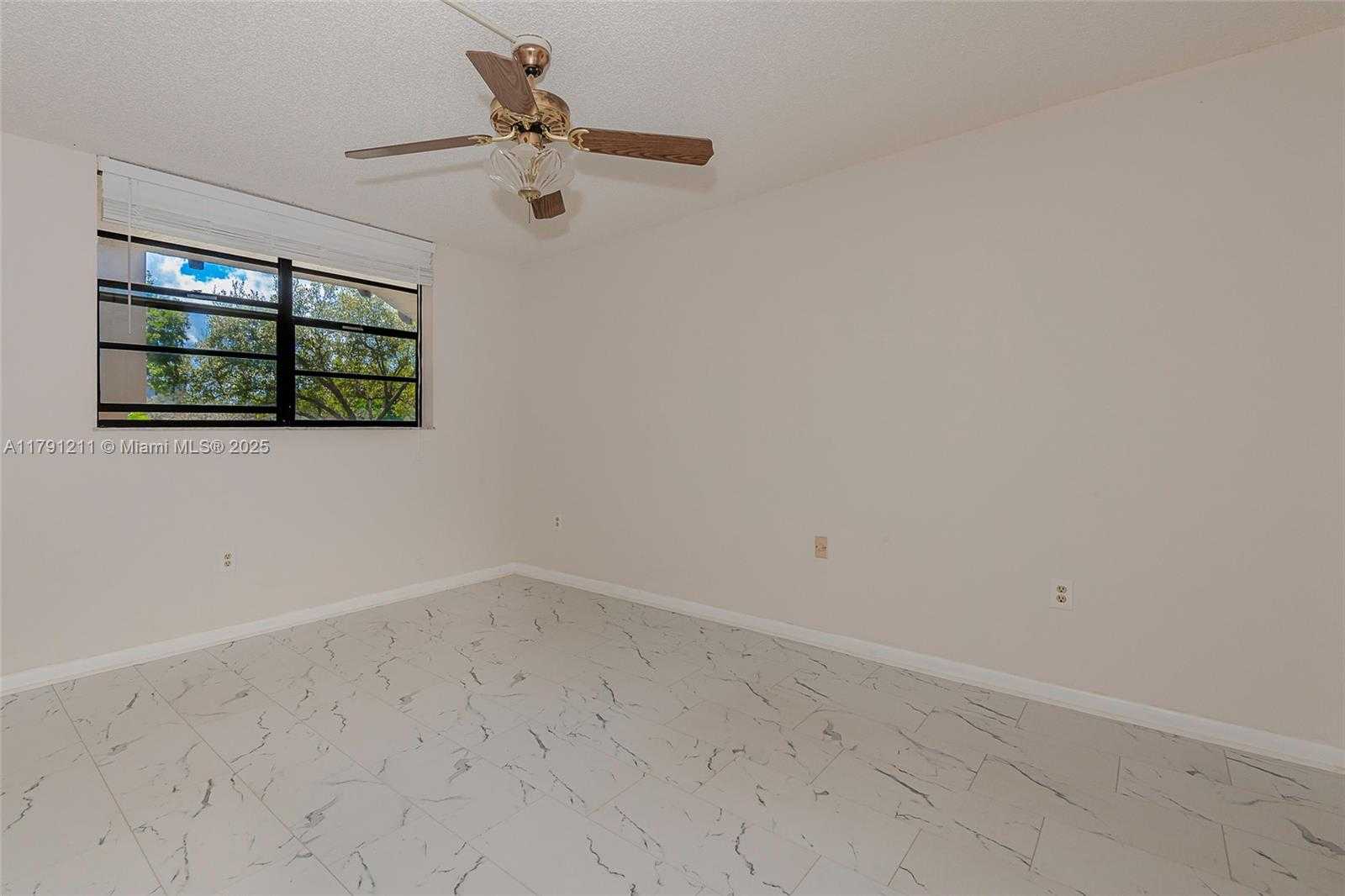 Small Image of 1100 COLONY POINT CIR #208, Pembroke Pines Number 14