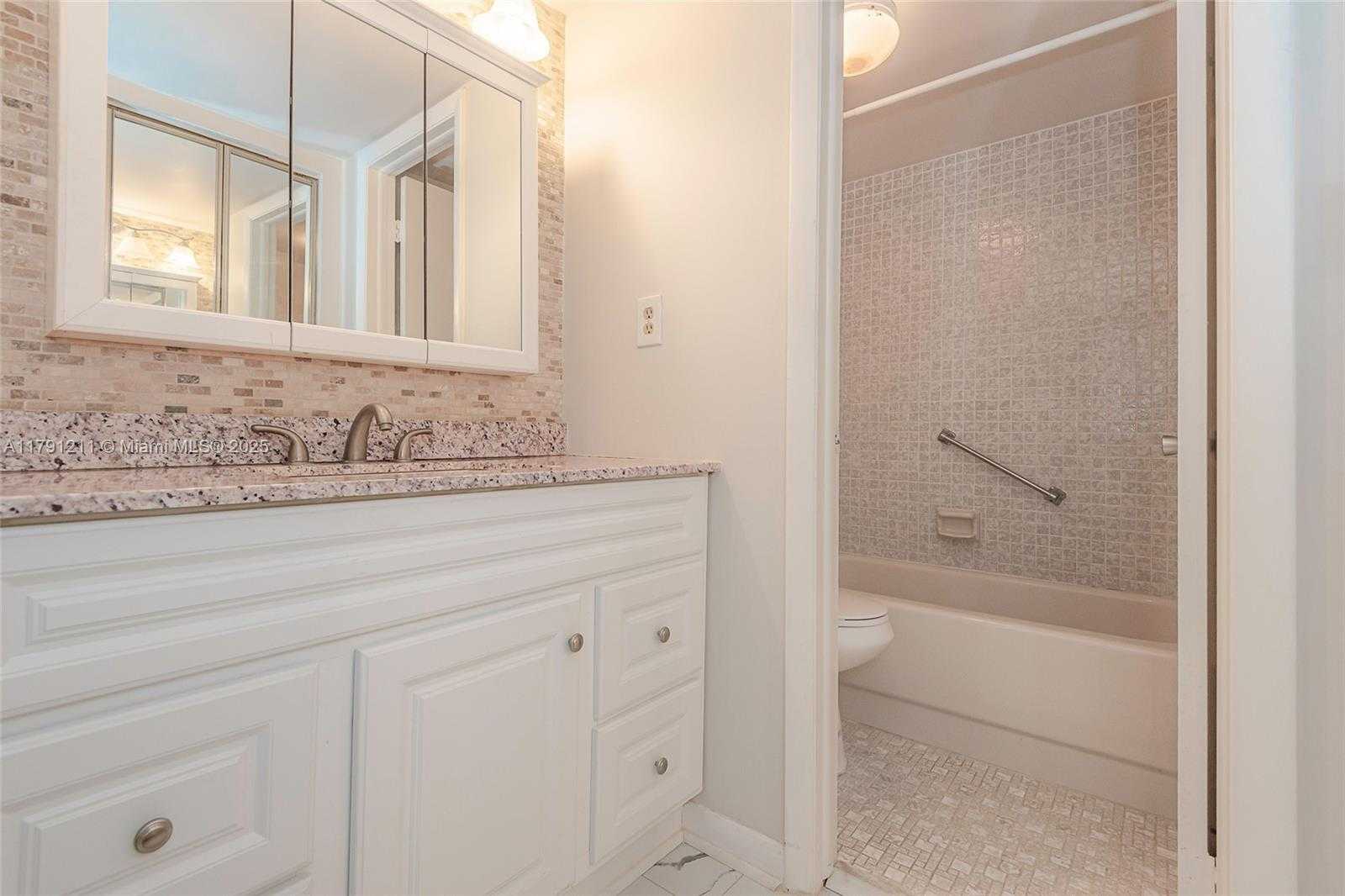 Small Image of 1100 COLONY POINT CIR #208, Pembroke Pines Number 17