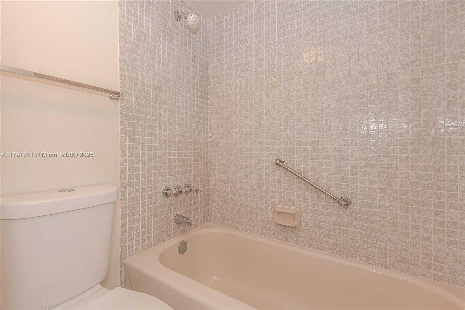 Small Image of 1100 COLONY POINT CIR #208, Pembroke Pines Number 18
