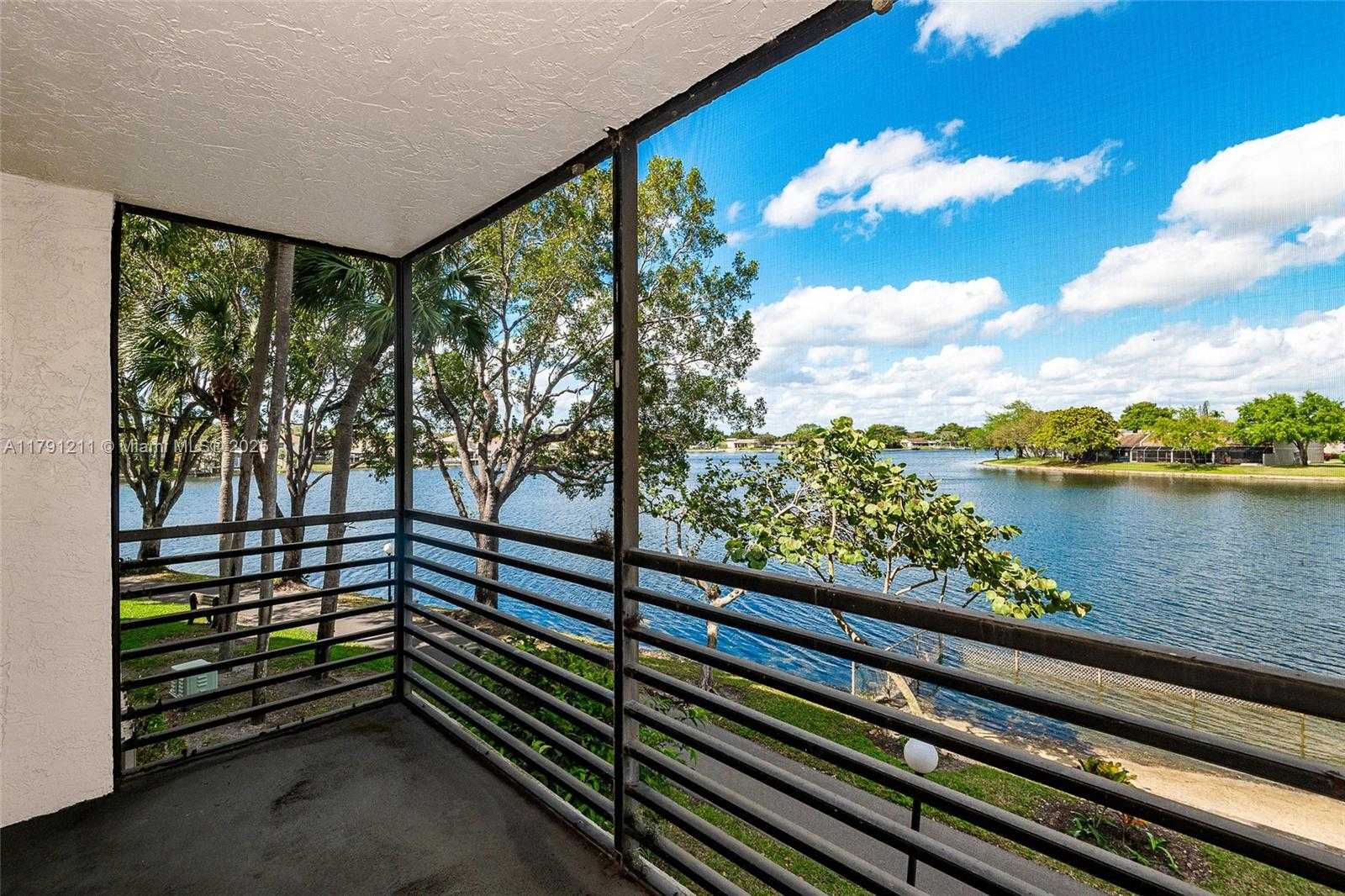 Small Image of 1100 COLONY POINT CIR #208, Pembroke Pines Number 20