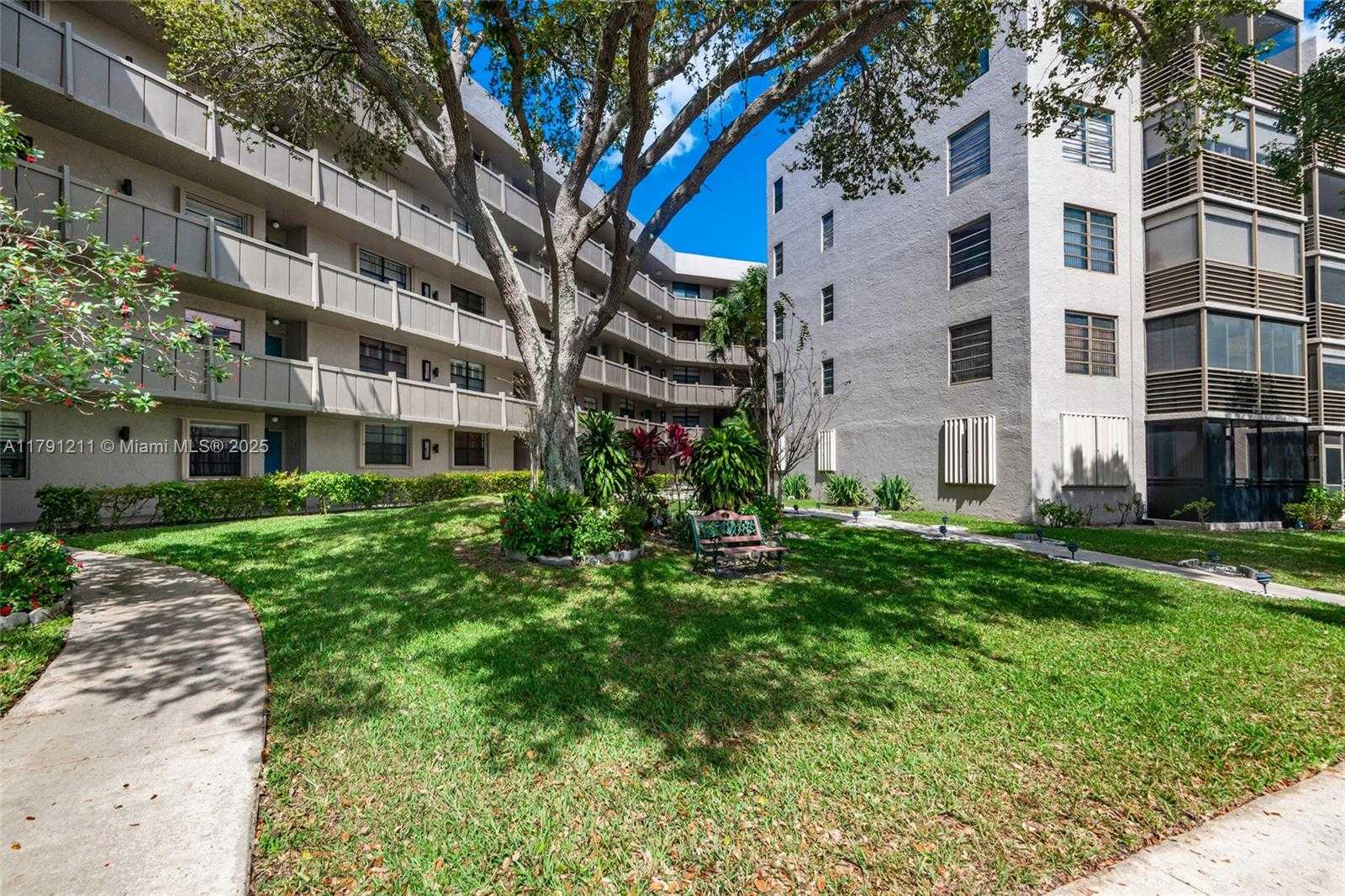 Small Image of 1100 COLONY POINT CIR #208, Pembroke Pines Number 24