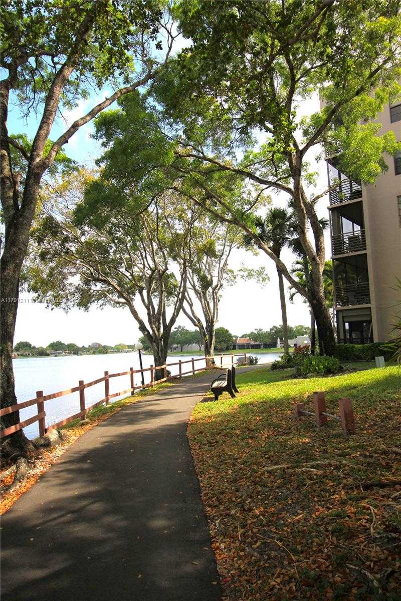 Small Image of 1100 COLONY POINT CIR #208, Pembroke Pines Number 26
