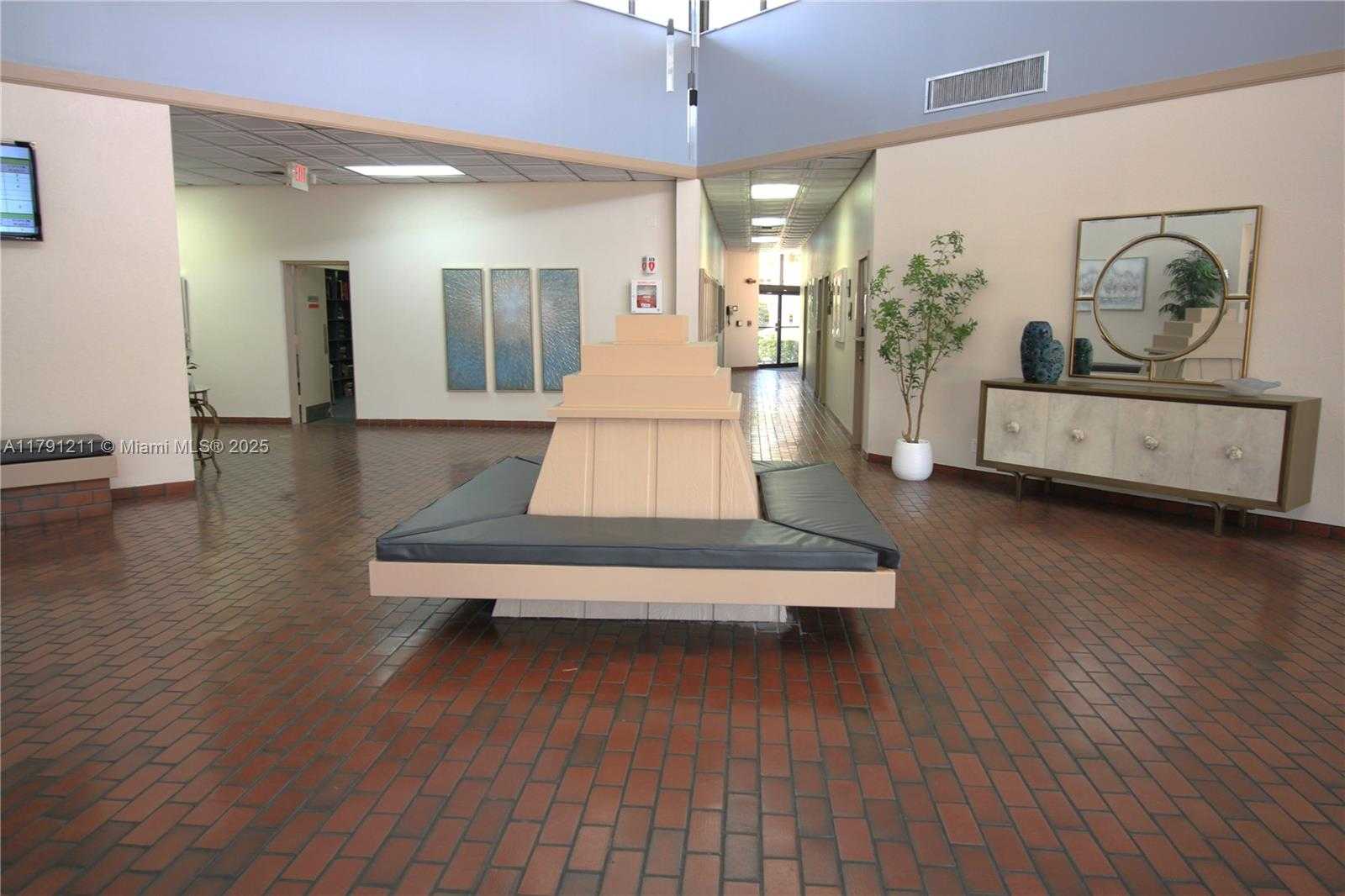 Small Image of 1100 COLONY POINT CIR #208, Pembroke Pines Number 28