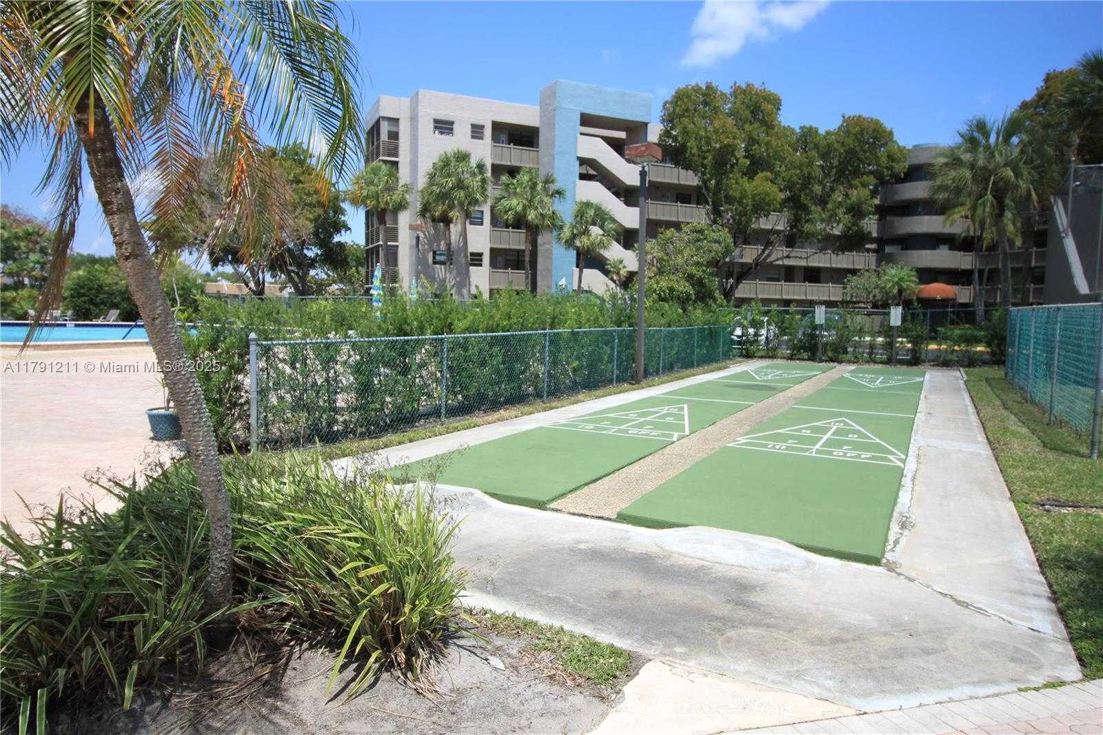 Small Image of 1100 COLONY POINT CIR #208, Pembroke Pines Number 34