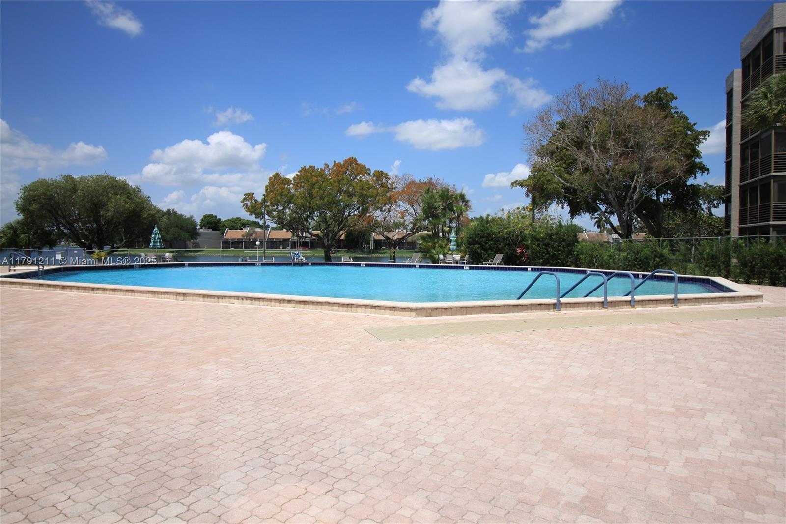 Small Image of 1100 COLONY POINT CIR #208, Pembroke Pines Number 35