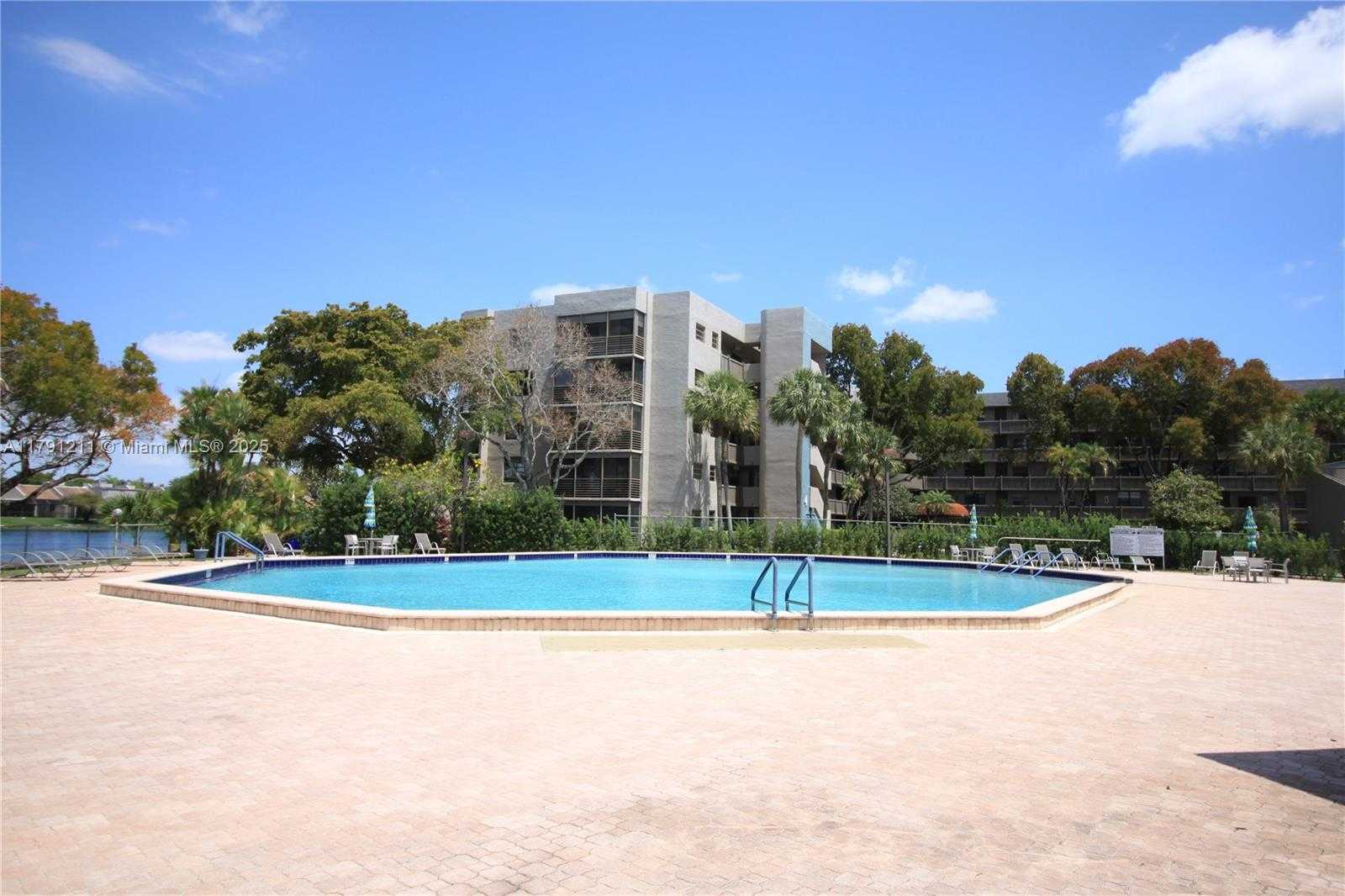 Small Image of 1100 COLONY POINT CIR #208, Pembroke Pines Number 36