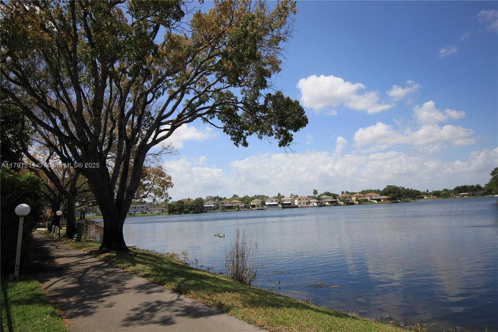 Small Image of 1100 COLONY POINT CIR #208, Pembroke Pines Number 39