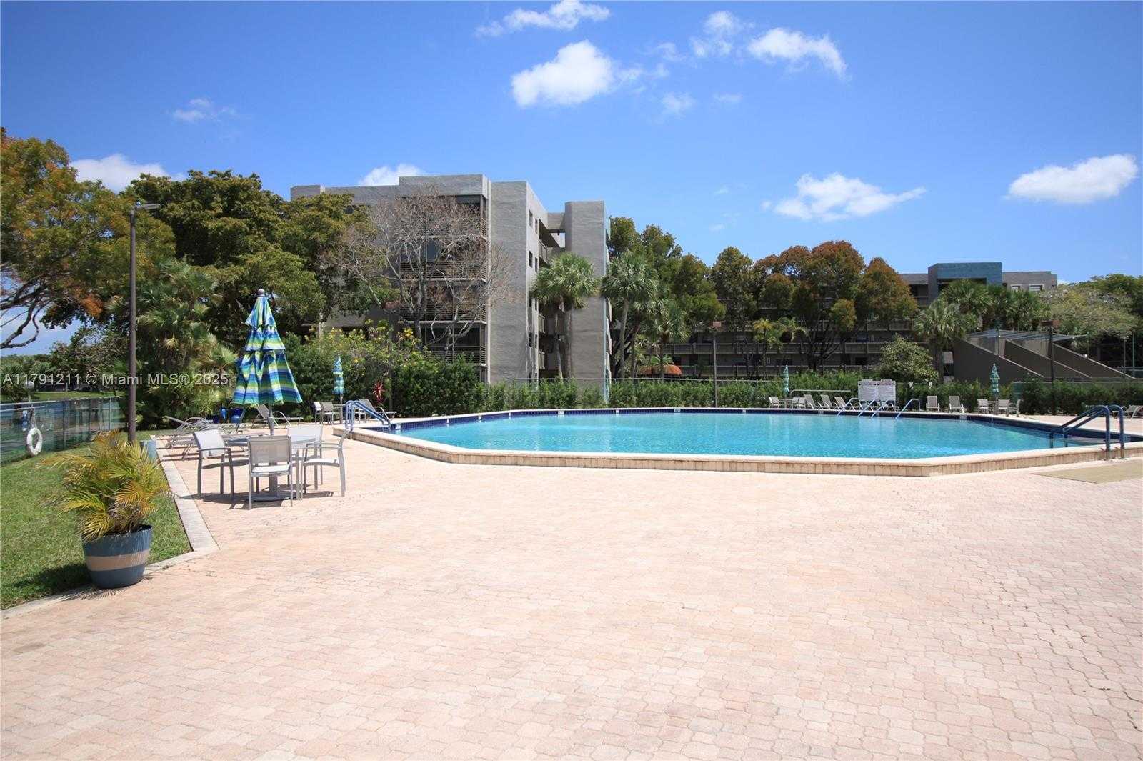 Small Image of 1100 COLONY POINT CIR #208, Pembroke Pines Number 40