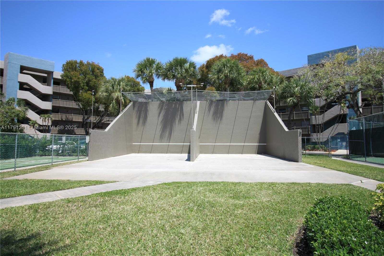 Small Image of 1100 COLONY POINT CIR #208, Pembroke Pines Number 43