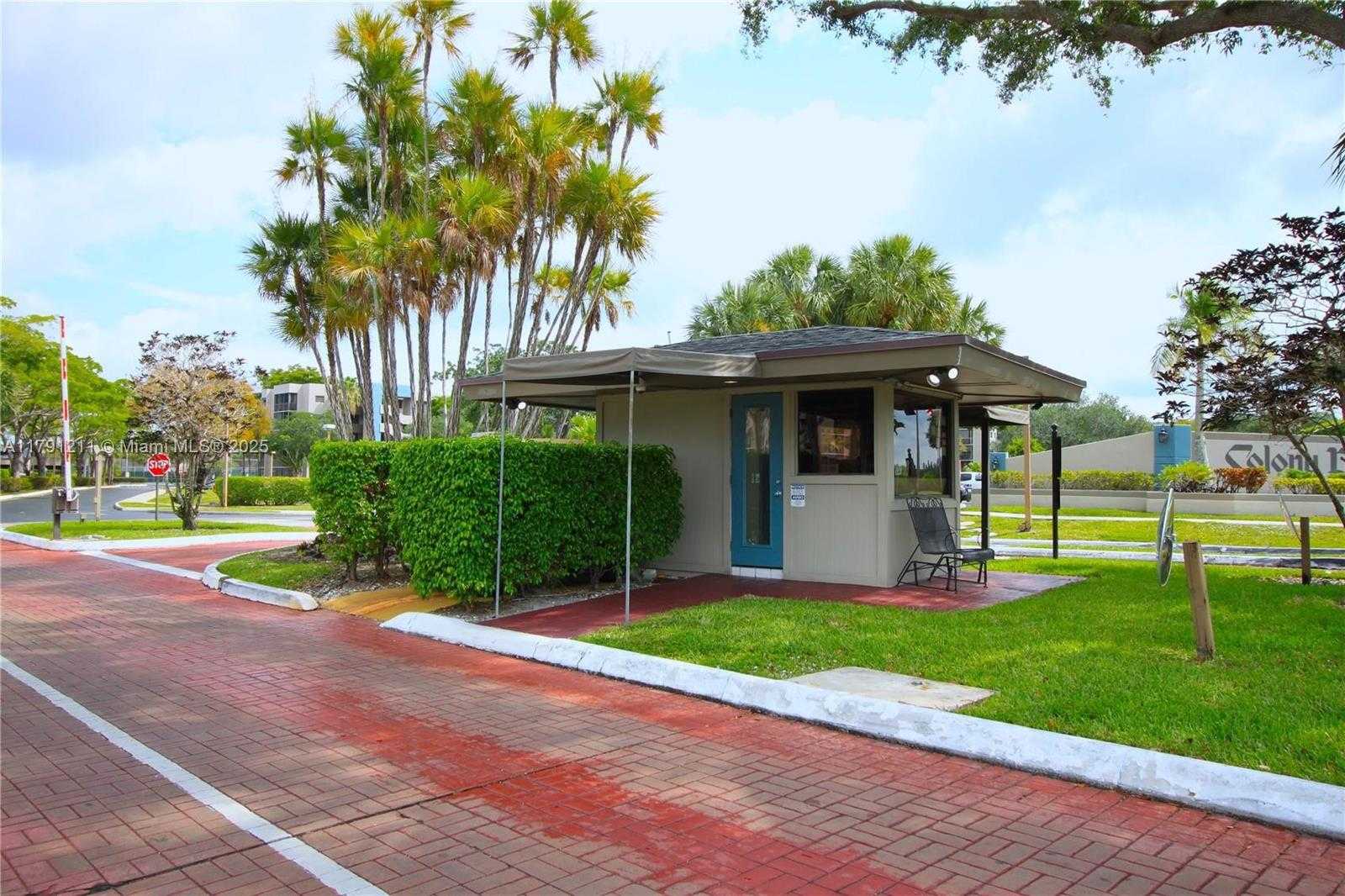 Small Image of 1100 COLONY POINT CIR #208, Pembroke Pines Number 45