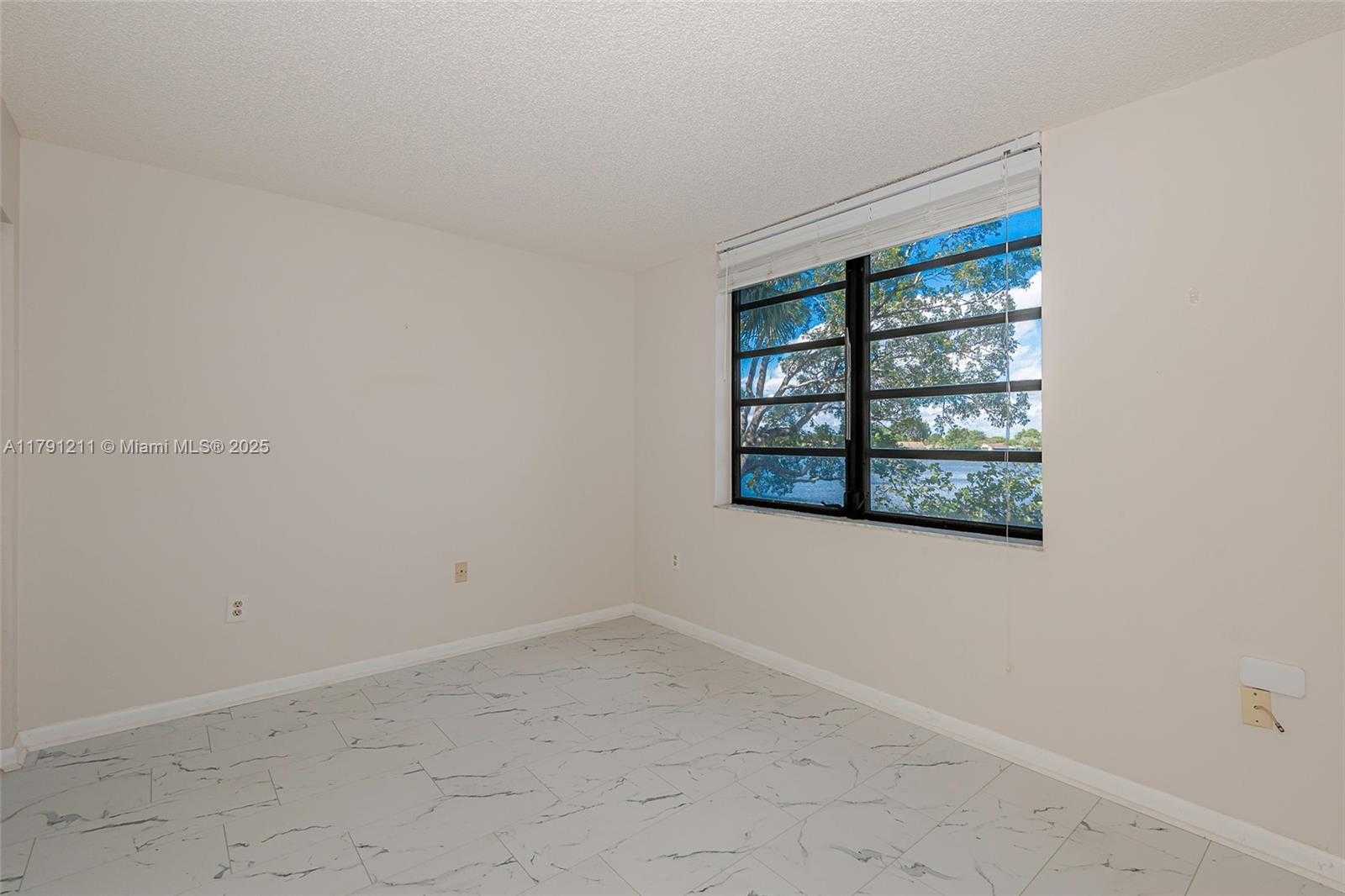 Small Image of 1100 COLONY POINT CIR #208, Pembroke Pines Number 6