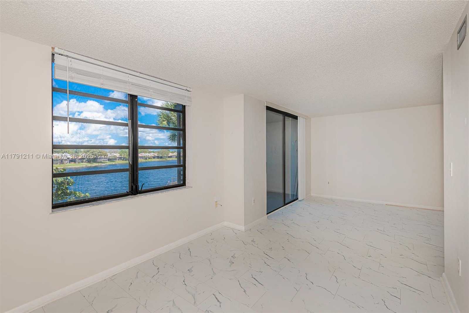 Small Image of 1100 COLONY POINT CIR #208, Pembroke Pines Number 7
