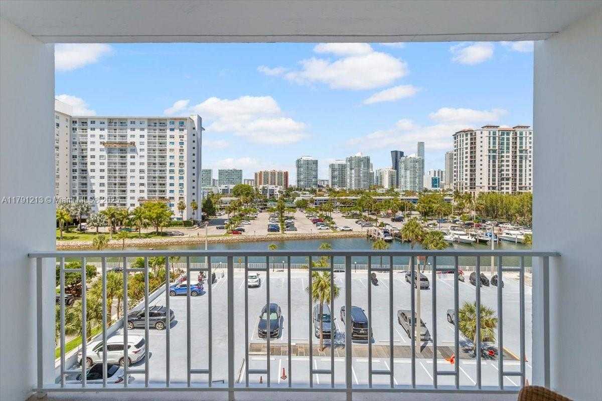 Small Image of 500 BAYVIEW DR #527, Sunny Isles Beach Number 30