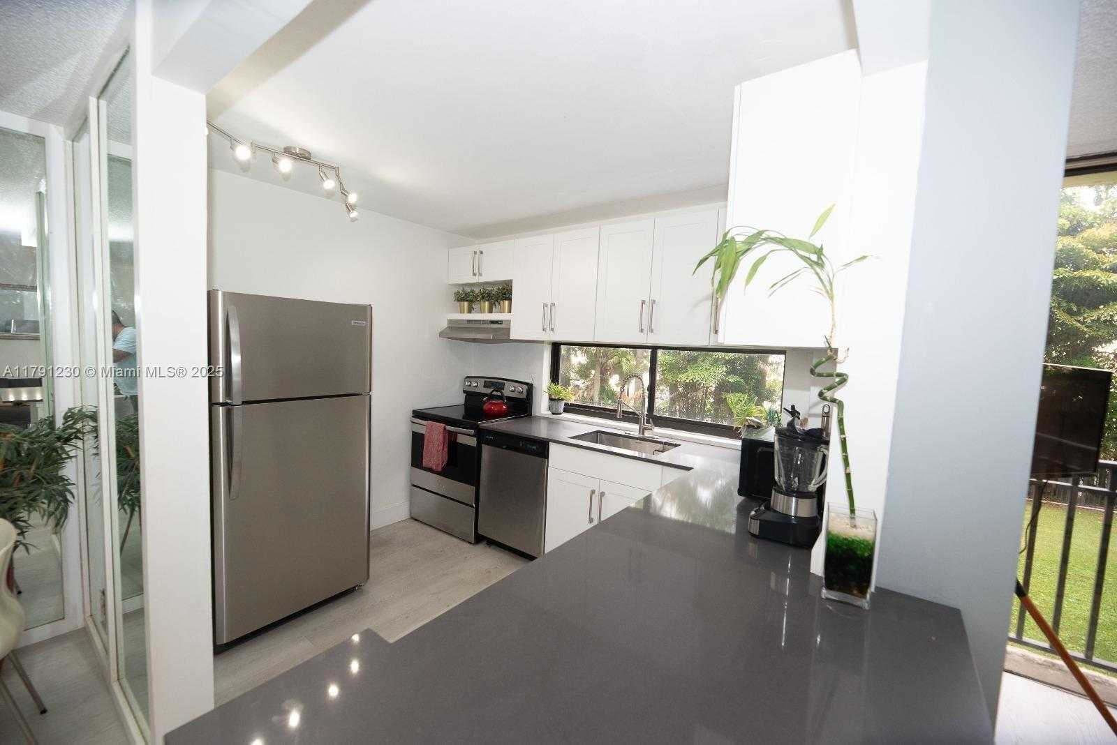 Small Image of 17021 NORTH BAY RD #207, Sunny Isles Beach Number 6