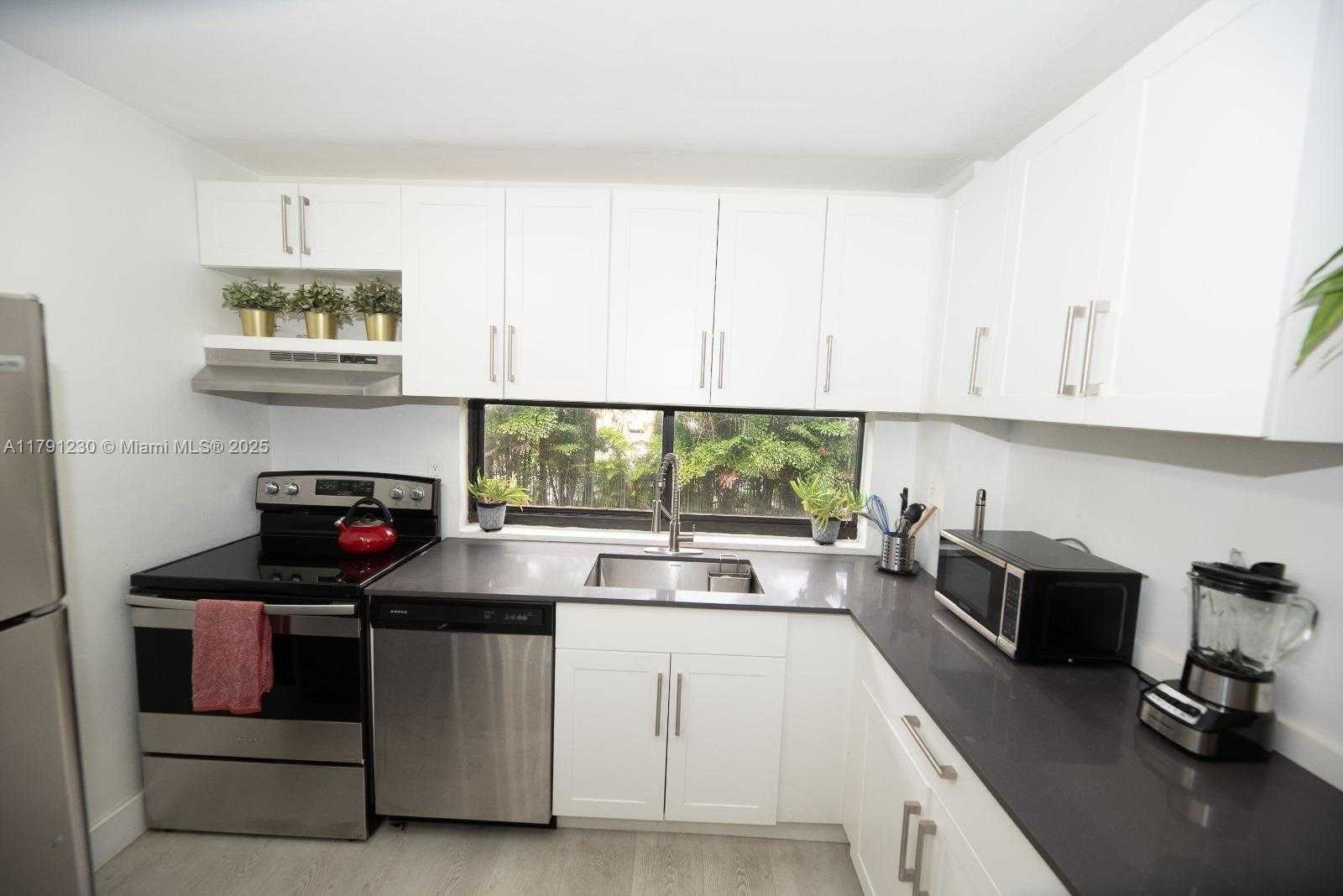 Small Image of 17021 NORTH BAY RD #207, Sunny Isles Beach Number 7