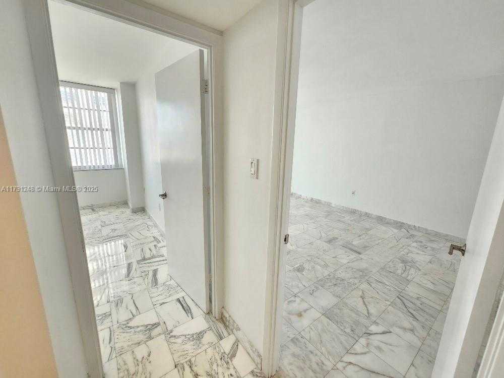 Small Image of 18051 BISCAYNE BLVD #1704, Aventura Number 13
