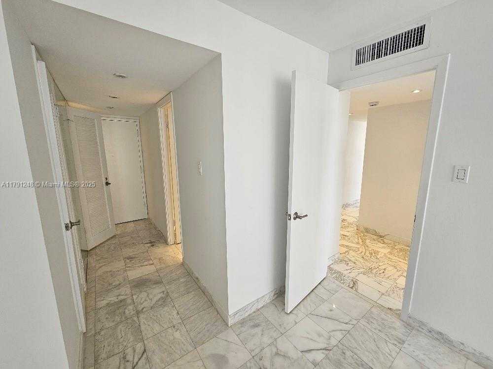 Small Image of 18051 BISCAYNE BLVD #1704, Aventura Number 17