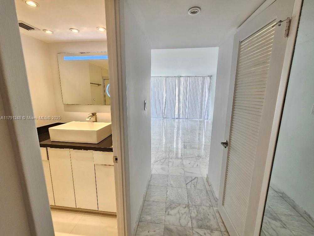 Small Image of 18051 BISCAYNE BLVD #1704, Aventura Number 21