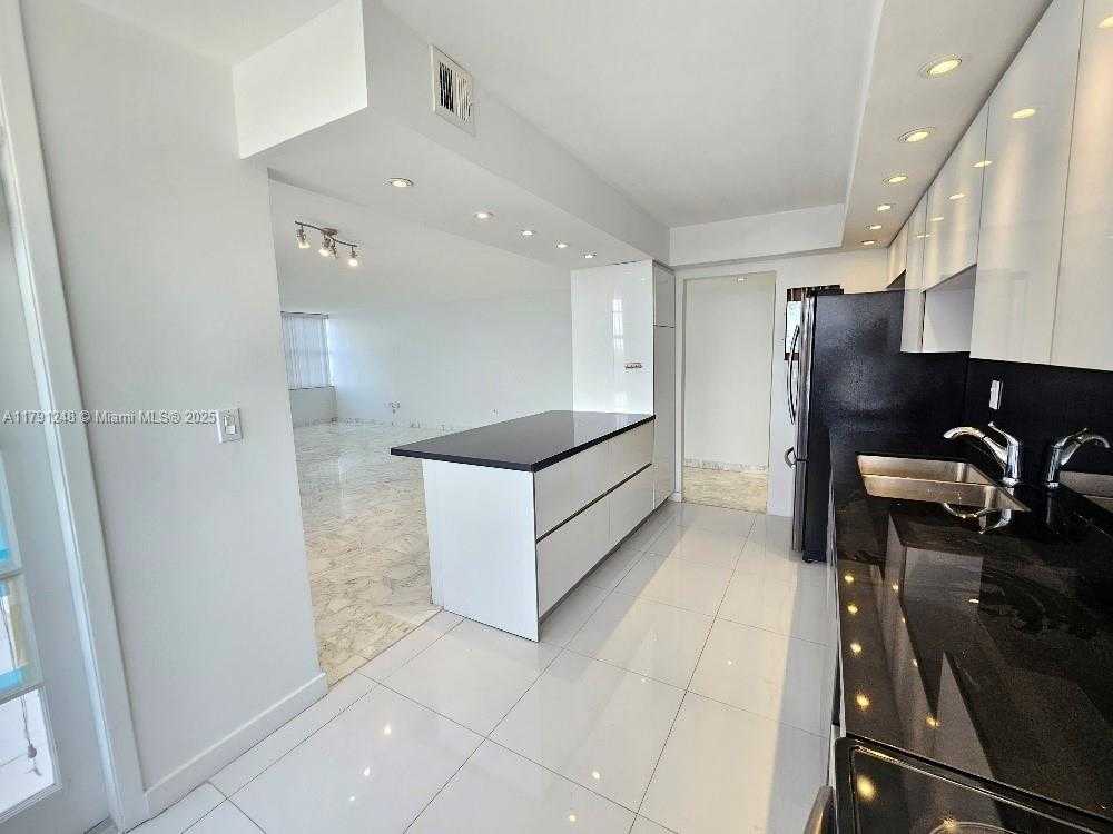Small Image of 18051 BISCAYNE BLVD #1704, Aventura Number 3