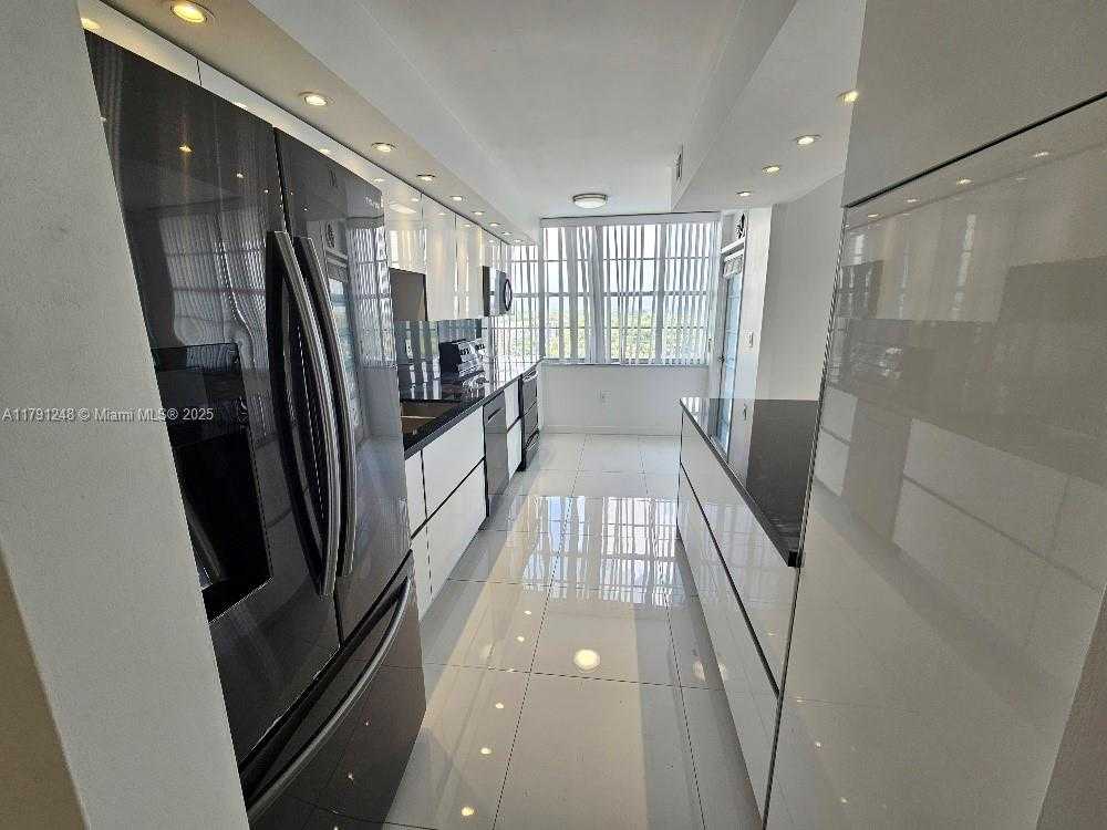 Small Image of 18051 BISCAYNE BLVD #1704, Aventura Number 4