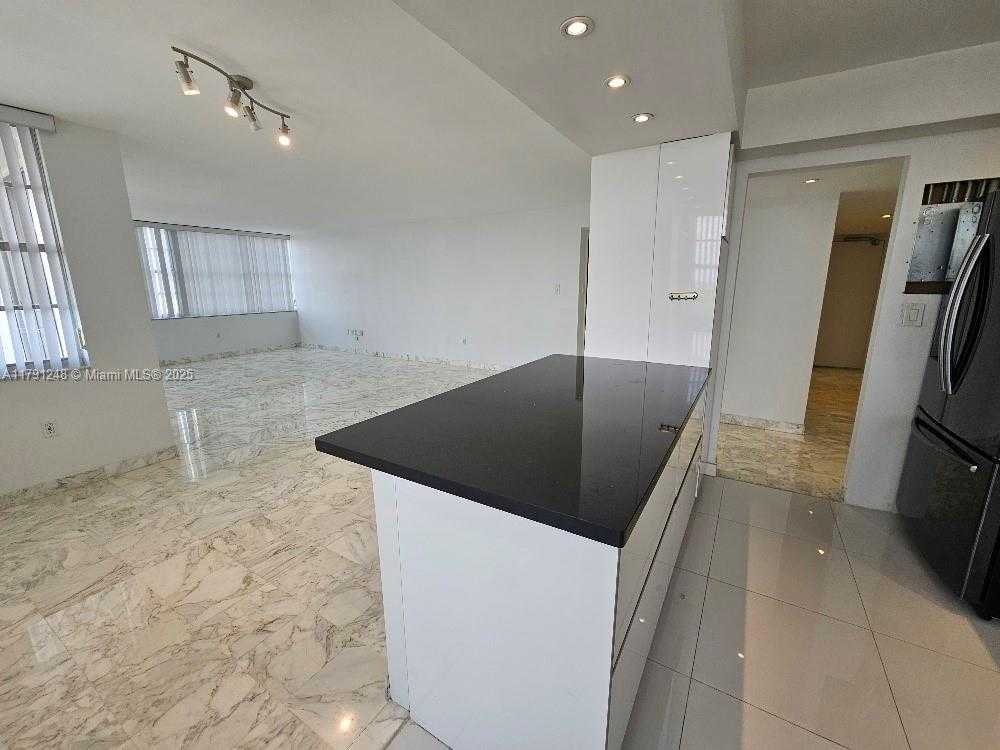 Small Image of 18051 BISCAYNE BLVD #1704, Aventura Number 5