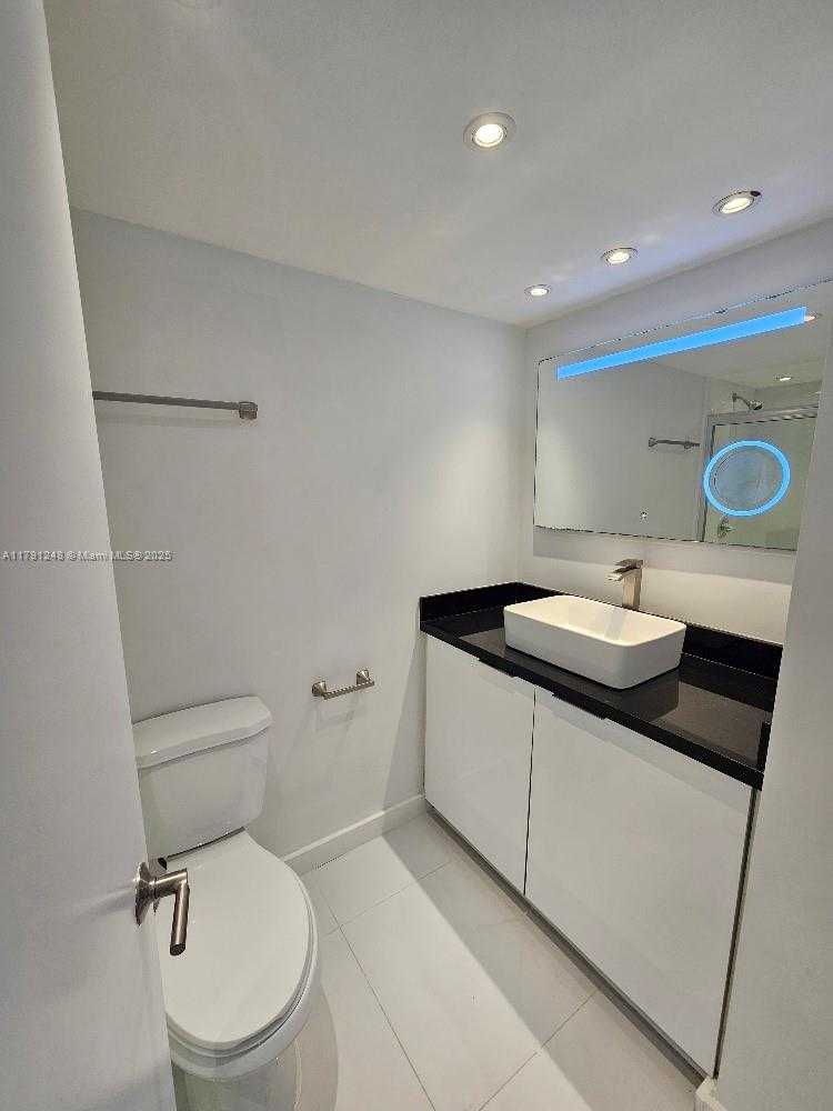 Small Image of 18051 BISCAYNE BLVD #1704, Aventura Number 9