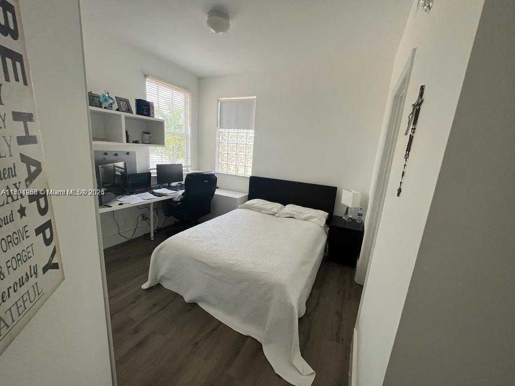 Small Image of 1380 CORONADO RD, Weston Number 16