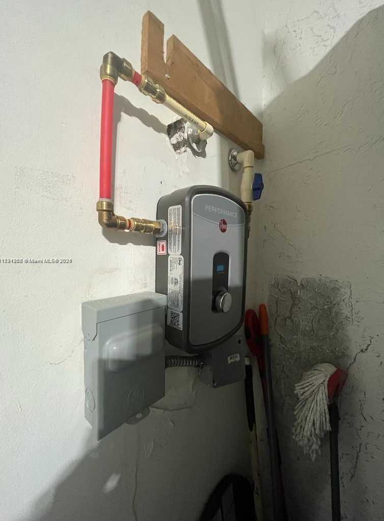 Small Image of 1380 CORONADO RD, Weston Number 32