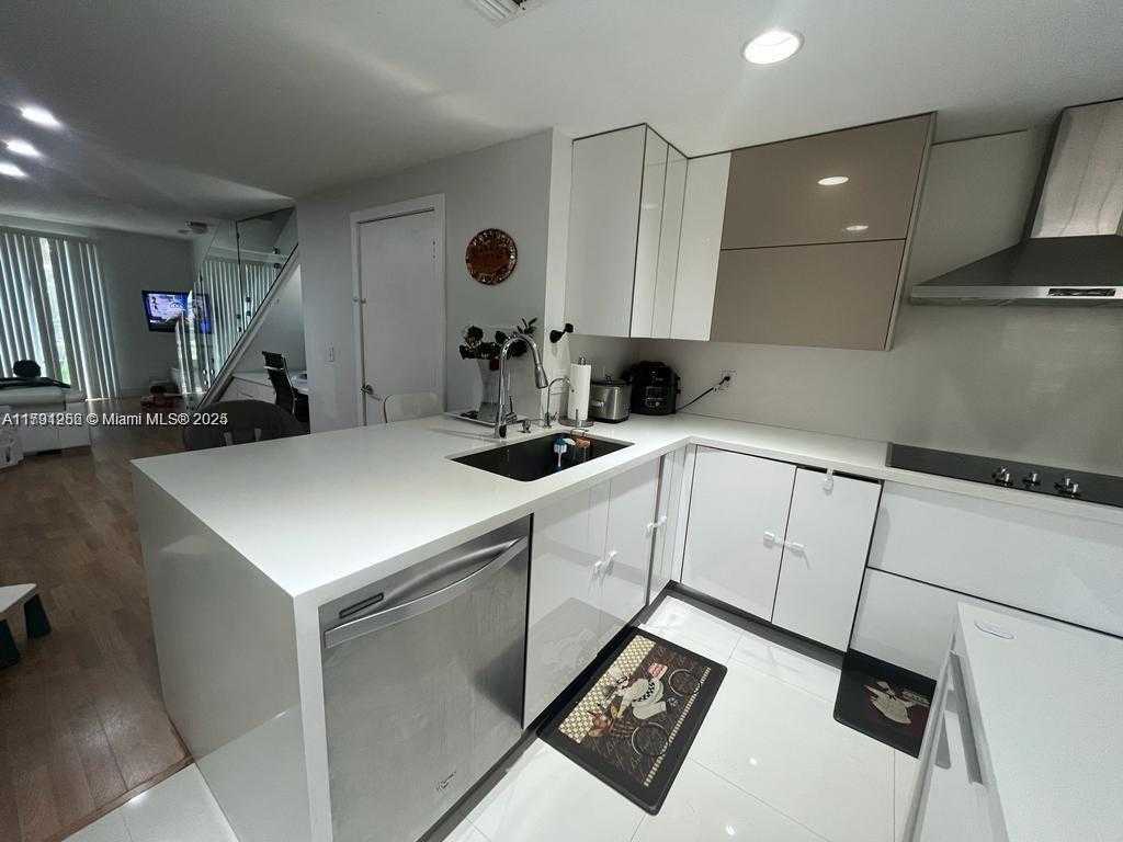 Small Image of 1380 CORONADO RD, Weston Number 7